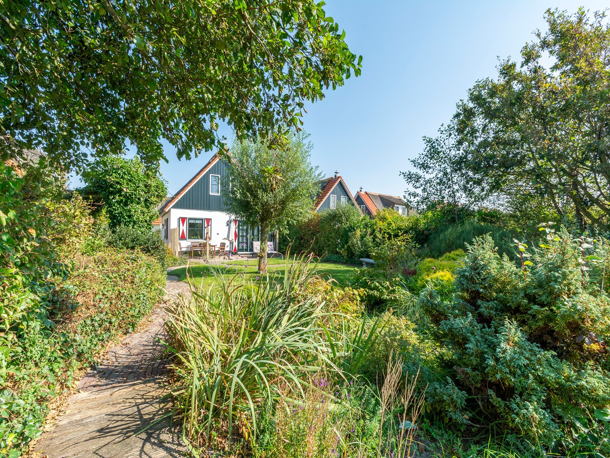 De tuin van De Buitenplaats 7 in Callantsoog