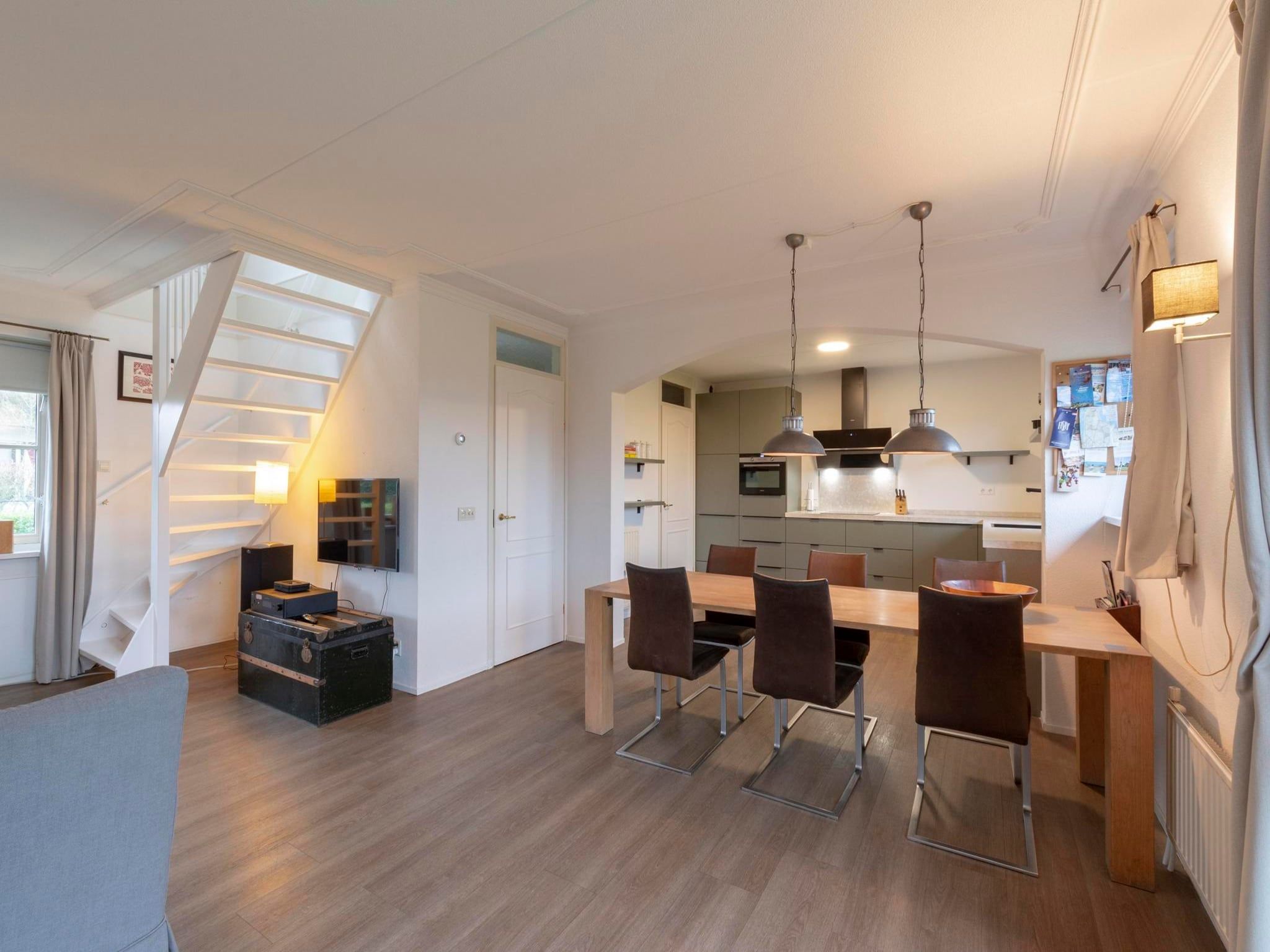 De eetkamer van De Buitenplaats 116 in Callantsoog