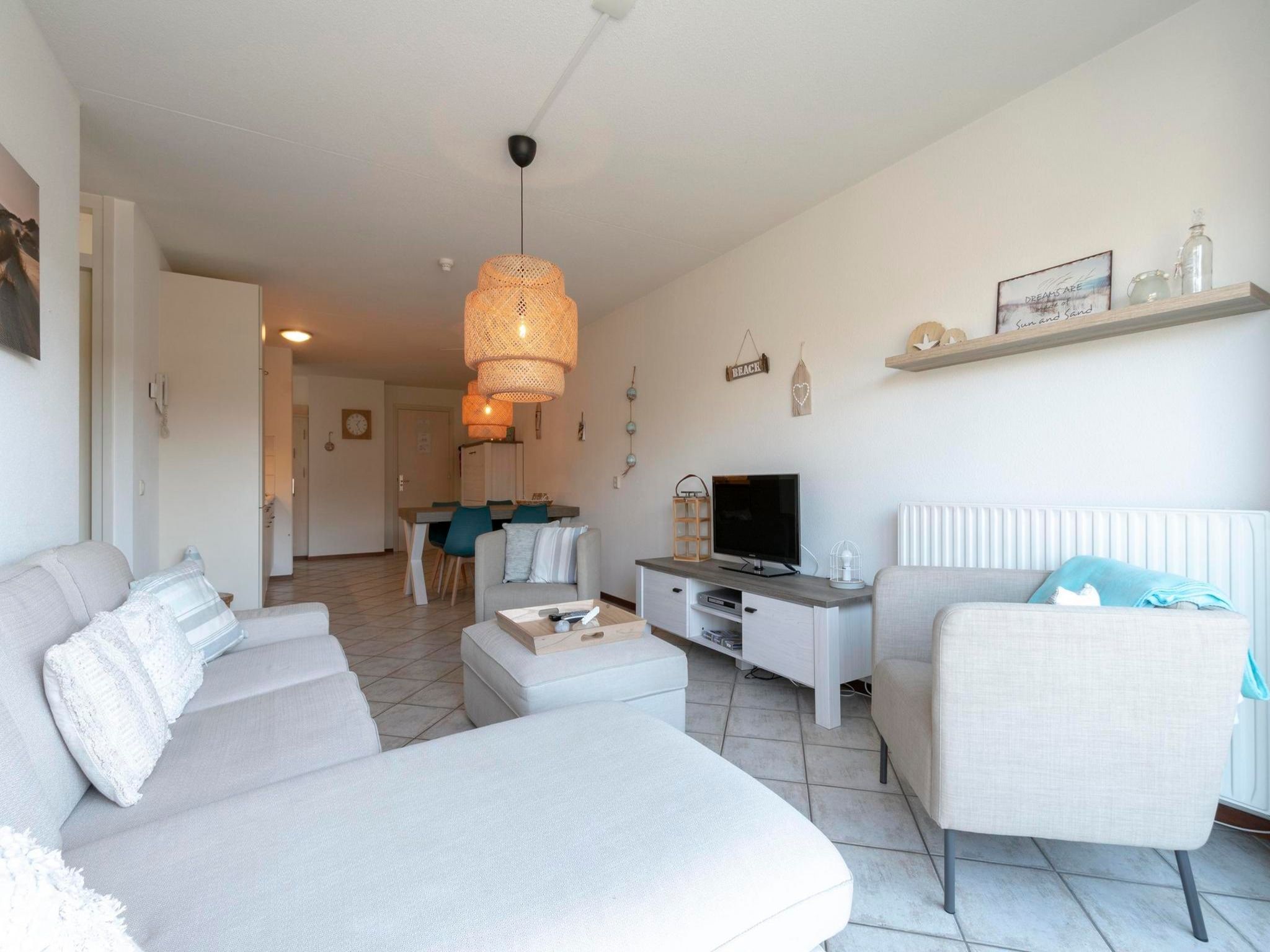 De woonkamer van Wijde Blick 212 in Callantsoog