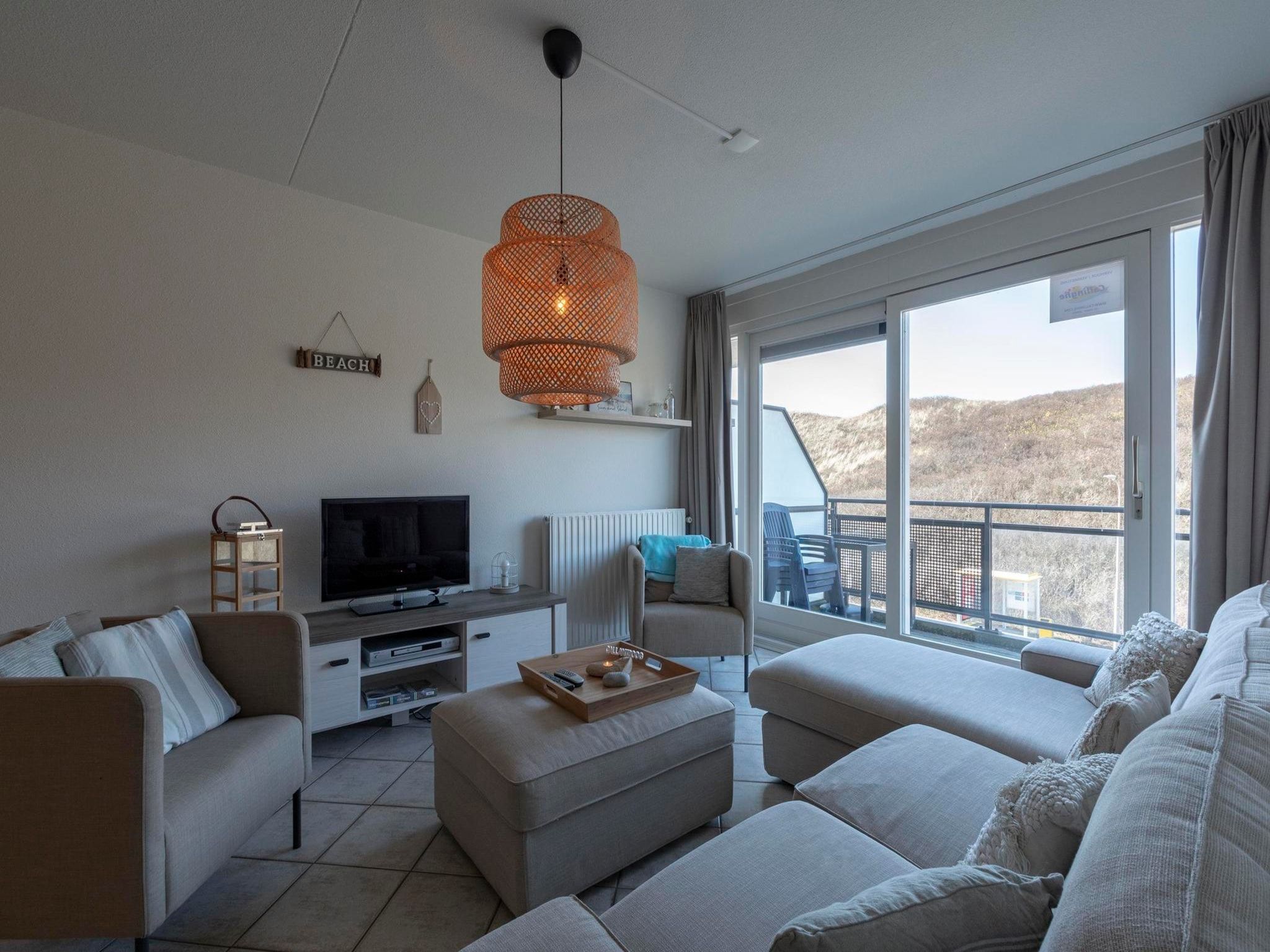 De woonkamer van Wijde Blick 212 in Callantsoog