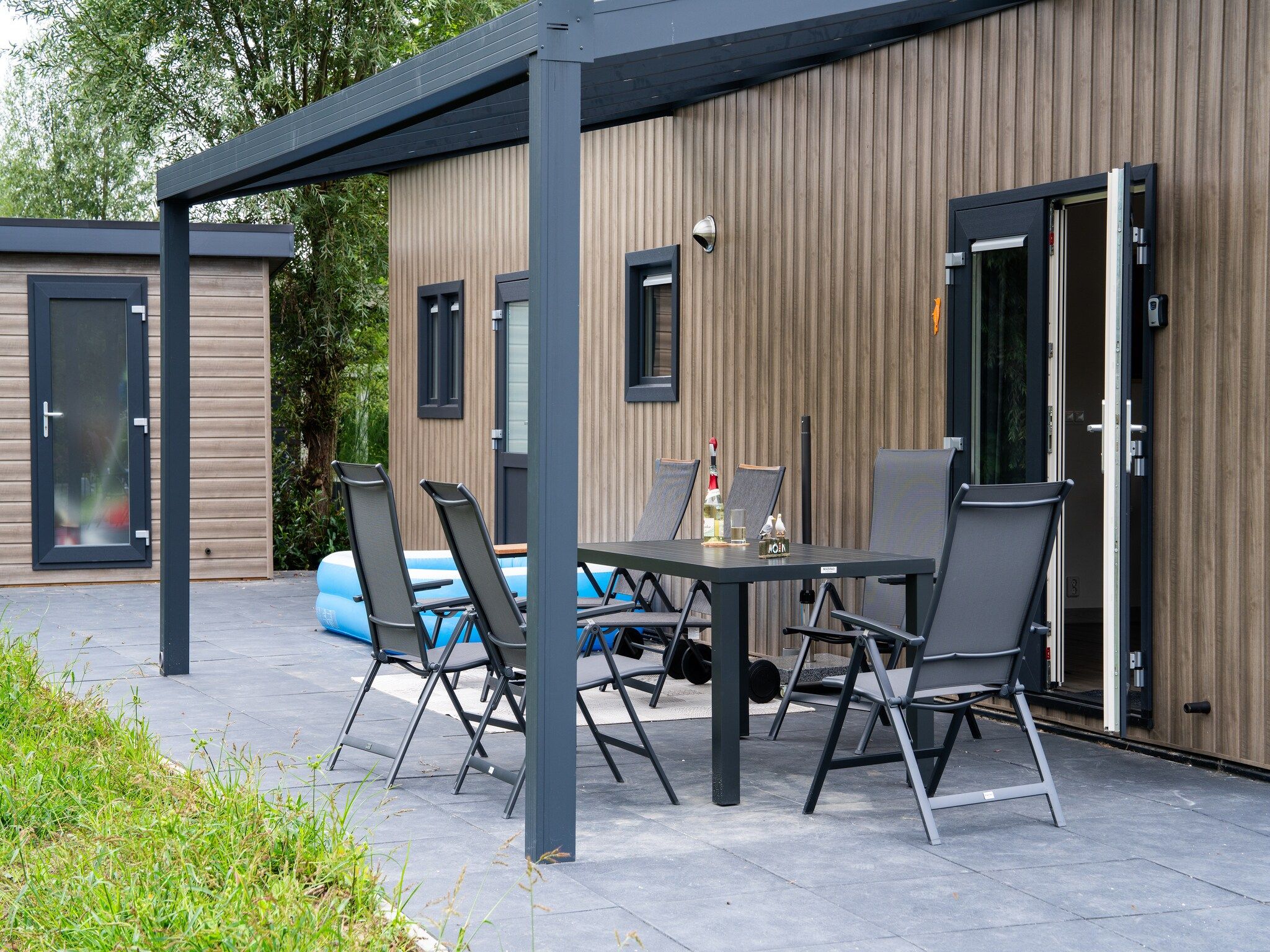 Het terras van Brabants Weelde 33 in Molenschot