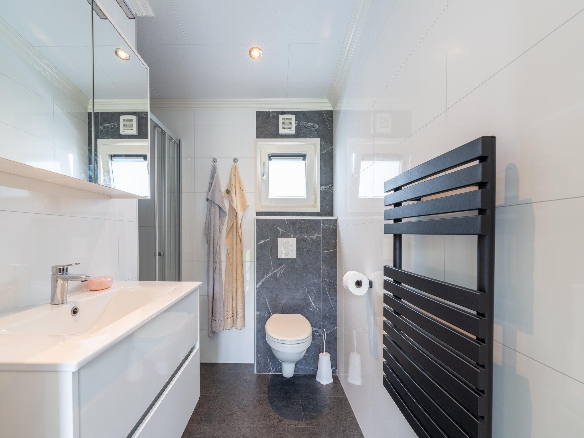 De badkamer van Brabants Weelde 33 in Molenschot