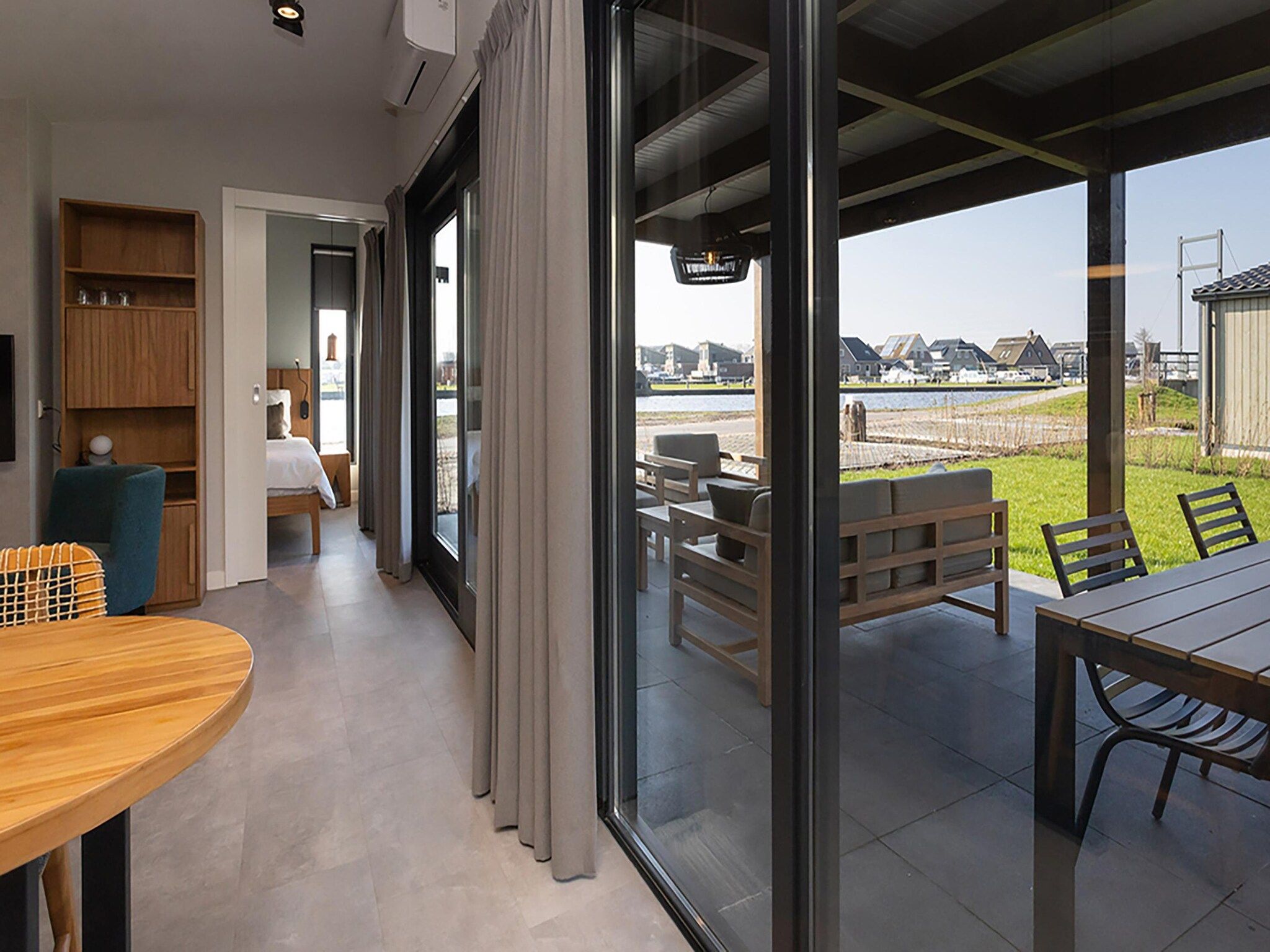 Het uitzicht vanaf Docklodge 12 in Delfstrahuizen