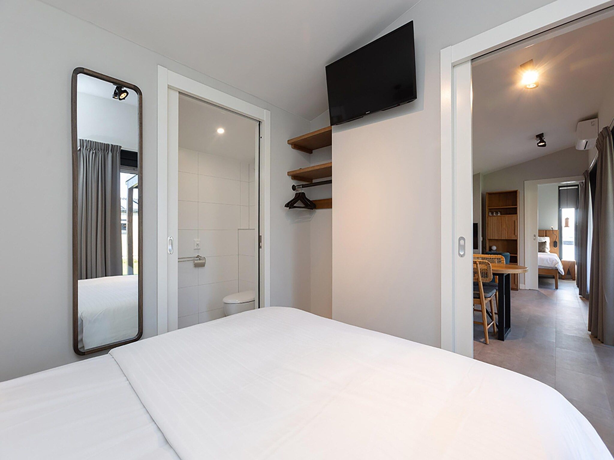 Een slaapkamer van Docklodge 12 in Delfstrahuizen