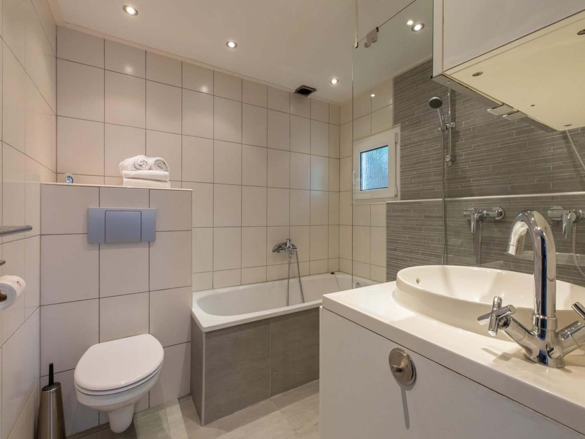 De badkamer van Strandhuis Schoneveld in Breskens