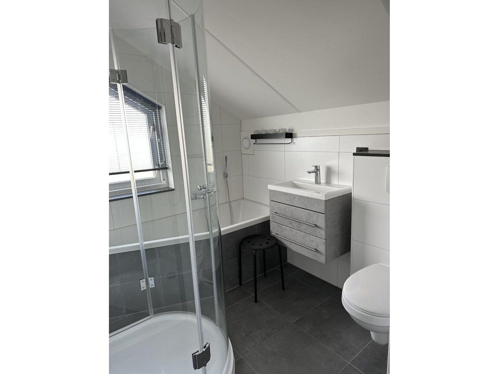 De badkamer van Scheldeveste 144 Schelde Breskens in Breskens