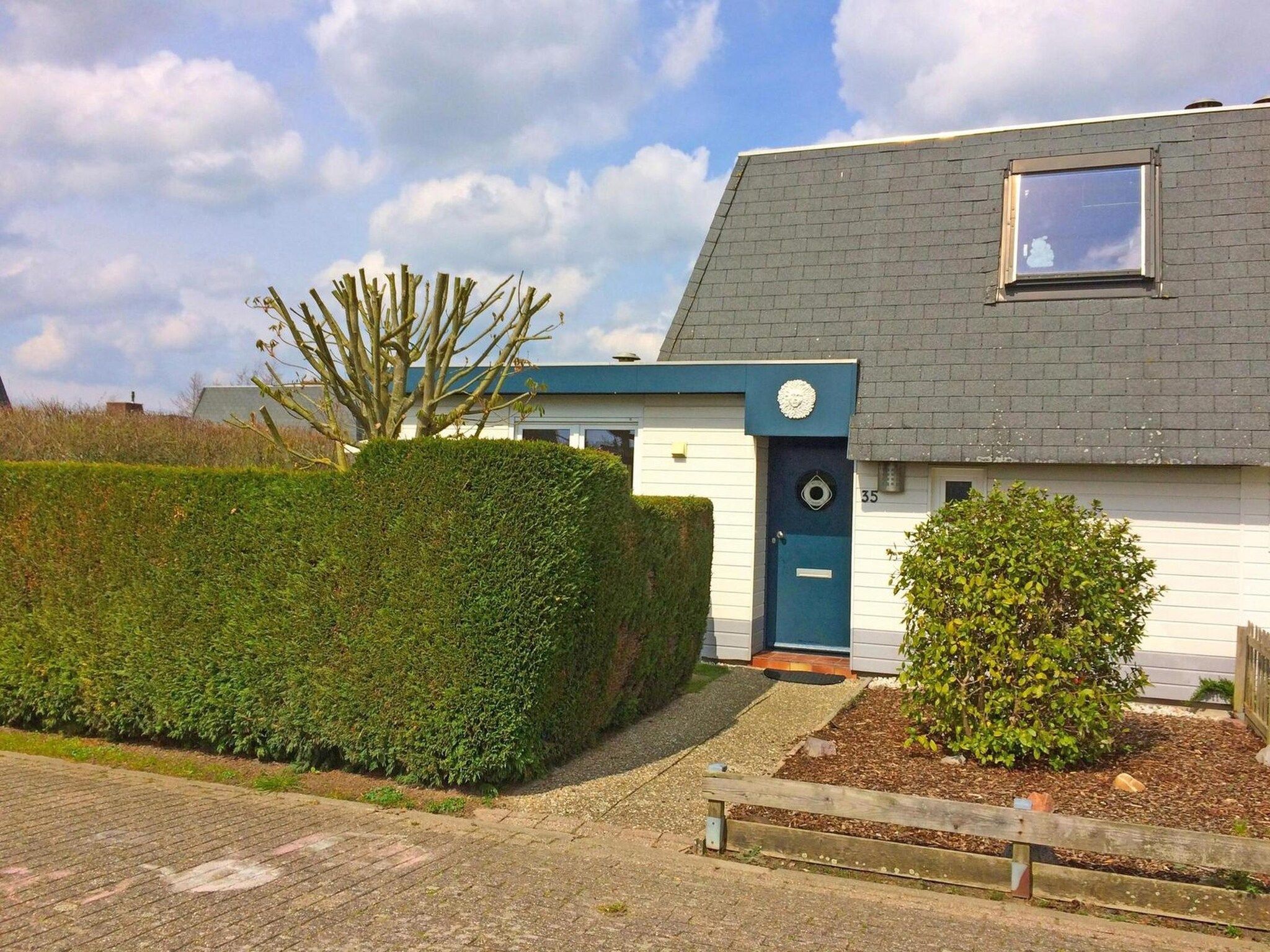 De buitenkant van Schoneveld 35 Zeester Breskens in Breskens