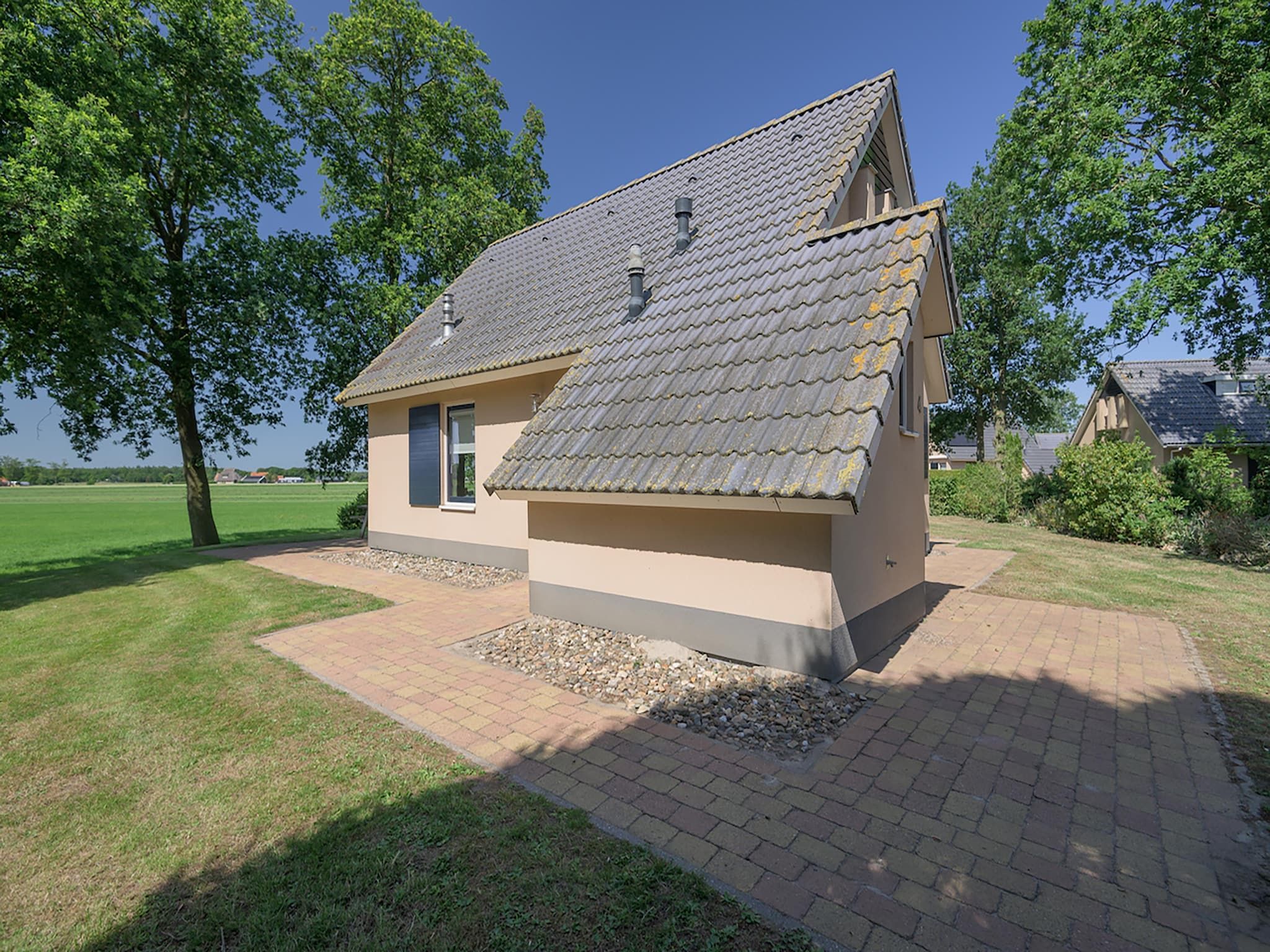 De tuin van 6-persoons bungalow 4 in Sondel