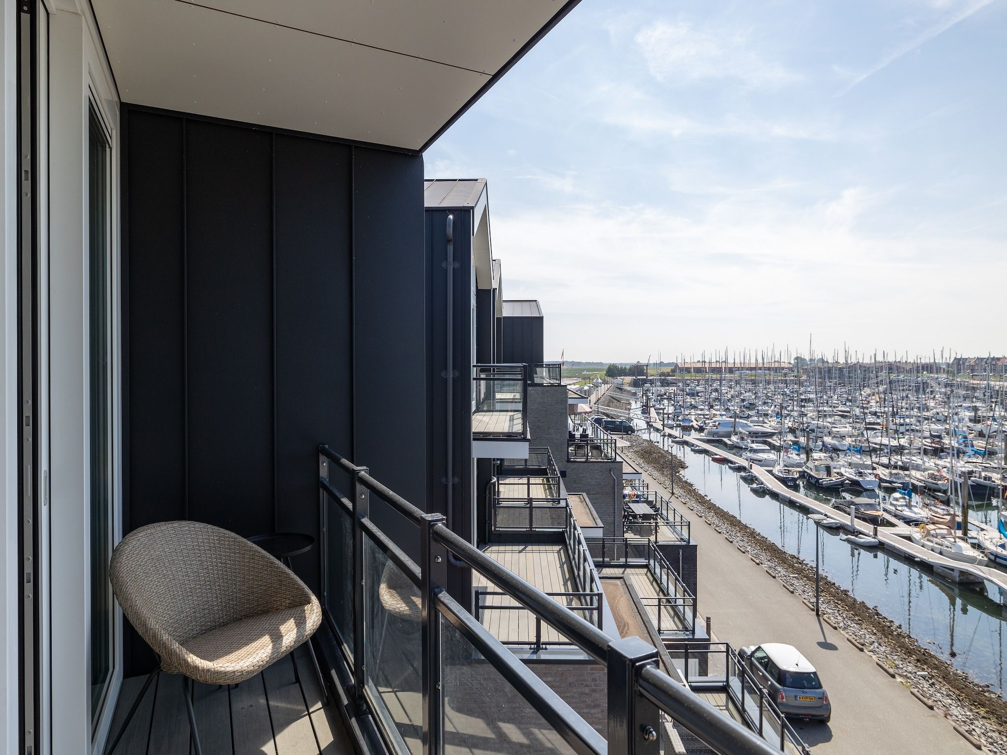 Het terras van Luxe appartement Vista Maris - Havenweg 8-40  Sint-Annaland Oosterschelde in Sint-Annaland