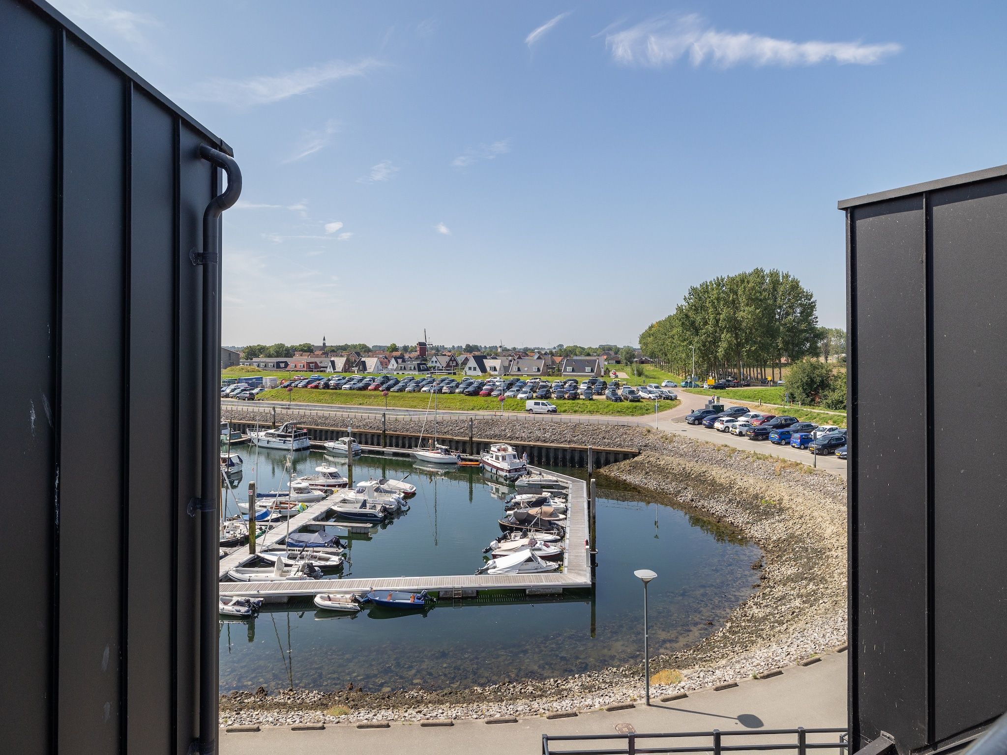 Het uitzicht vanaf Luxe appartement Vista Maris - Havenweg 8-40  Sint-Annaland Oosterschelde in Sint-Annaland