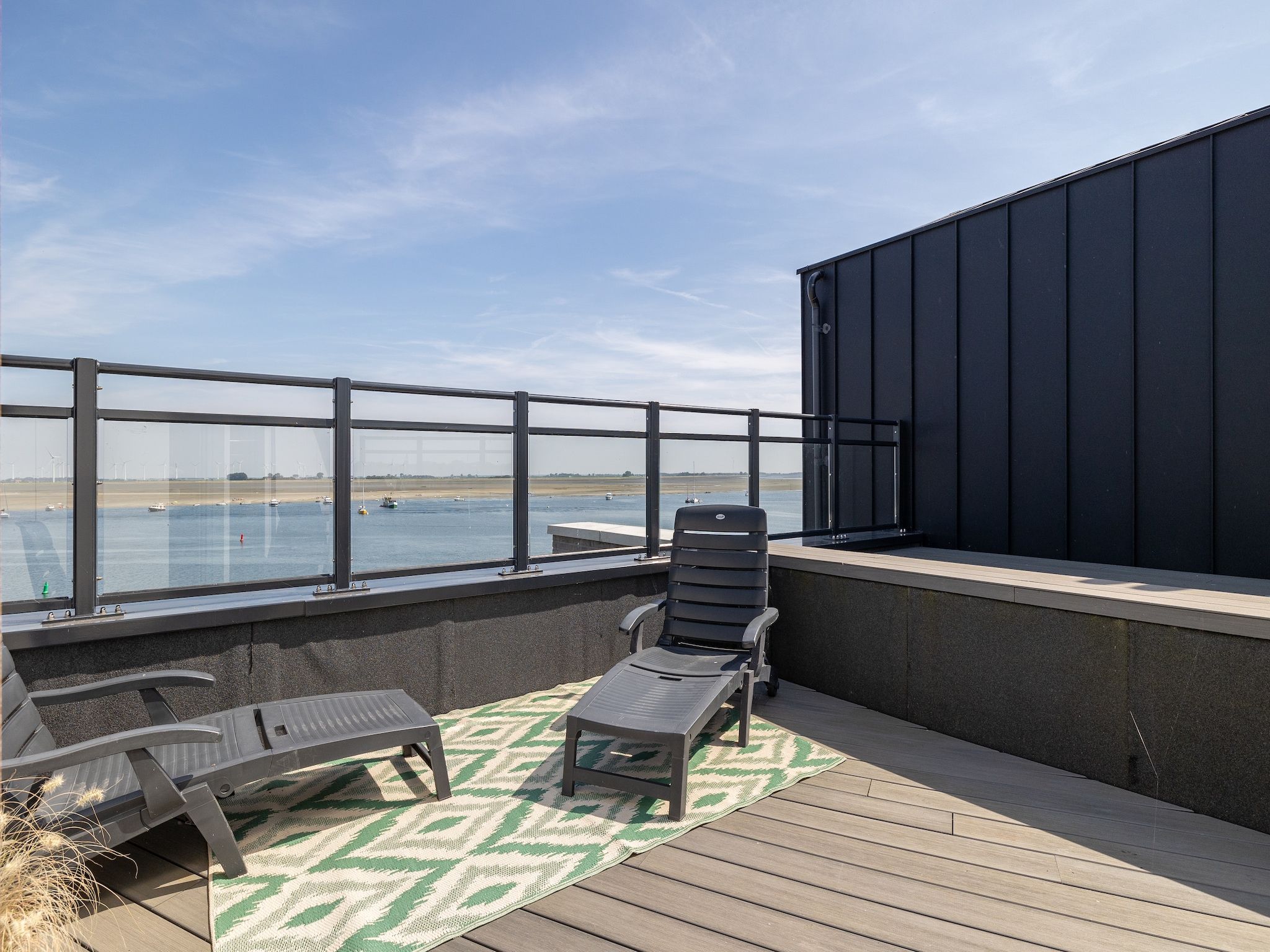 Het terras van Luxe appartement Vista Maris - Havenweg 8-40  Sint-Annaland Oosterschelde in Sint-Annaland