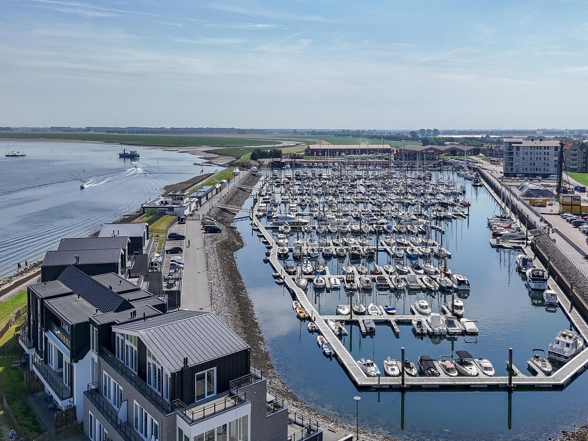 De buitenkant van Luxe appartement Vista Maris - Havenweg 8-46  Sint-Annaland Oosterschelde in Sint-Annaland