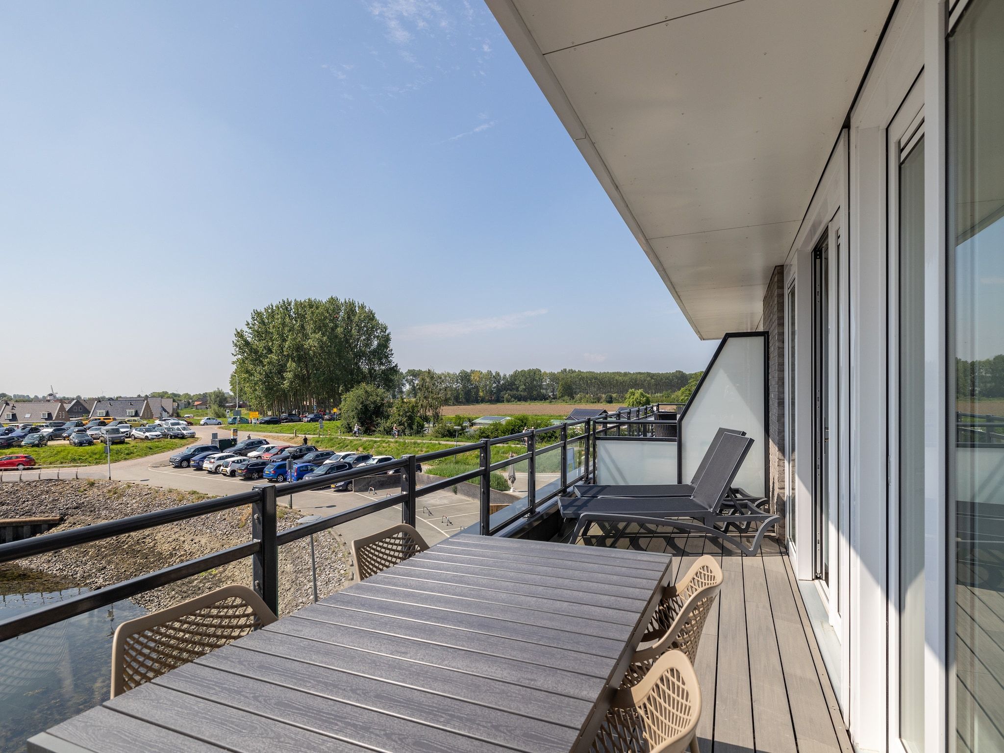 Het terras van Luxe appartement Vista Maris - Havenweg 8-46  Sint-Annaland Oosterschelde in Sint-Annaland