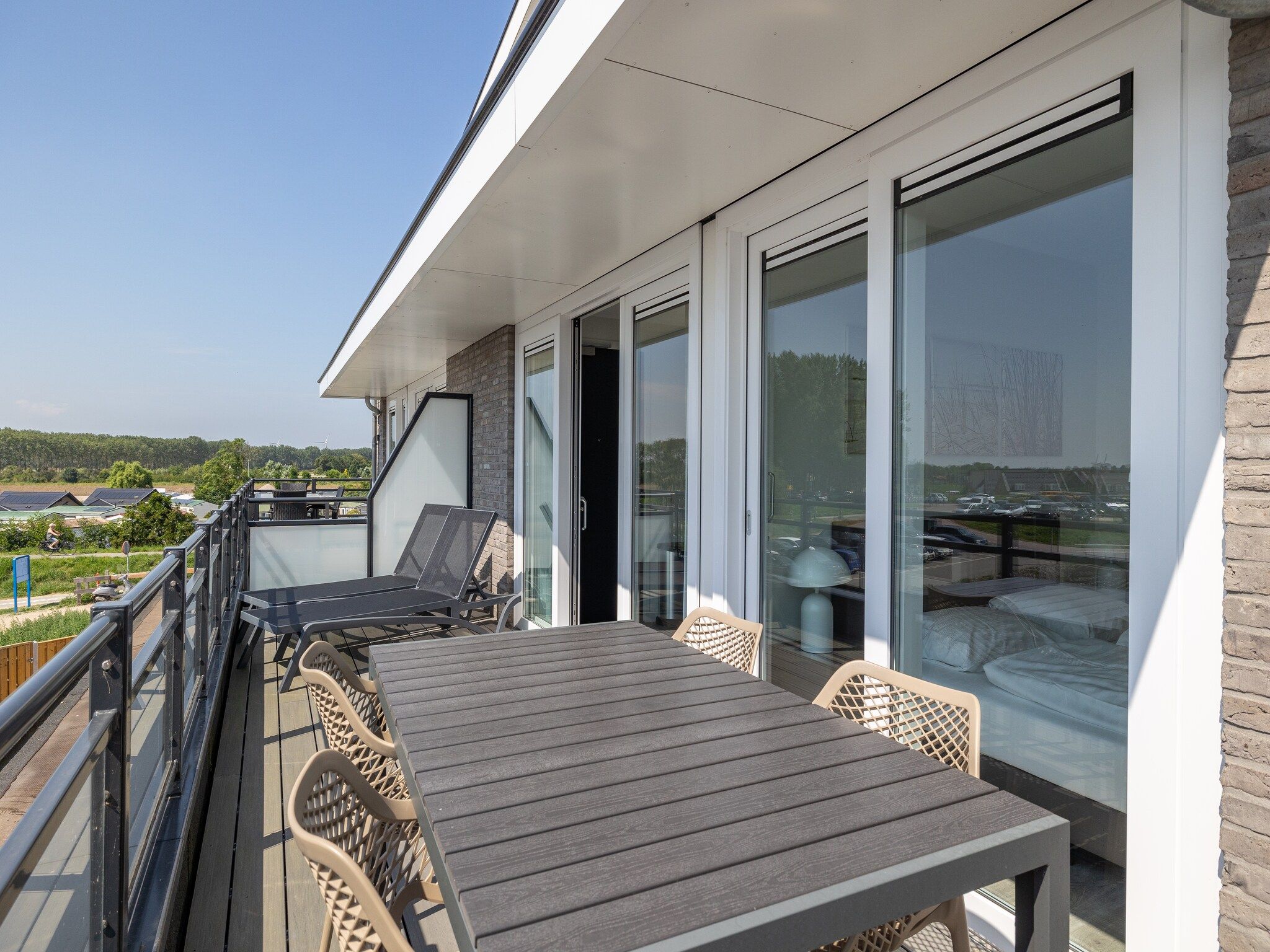 Het terras van Luxe appartement Vista Maris - Havenweg 8-46  Sint-Annaland Oosterschelde in Sint-Annaland
