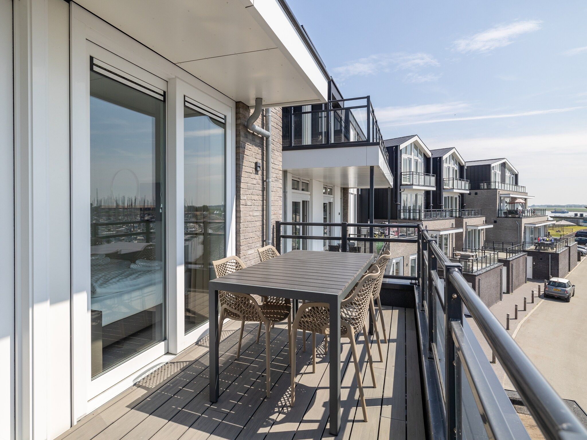 Het terras van Luxe appartement Vista Maris - Havenweg 8-46  Sint-Annaland Oosterschelde in Sint-Annaland
