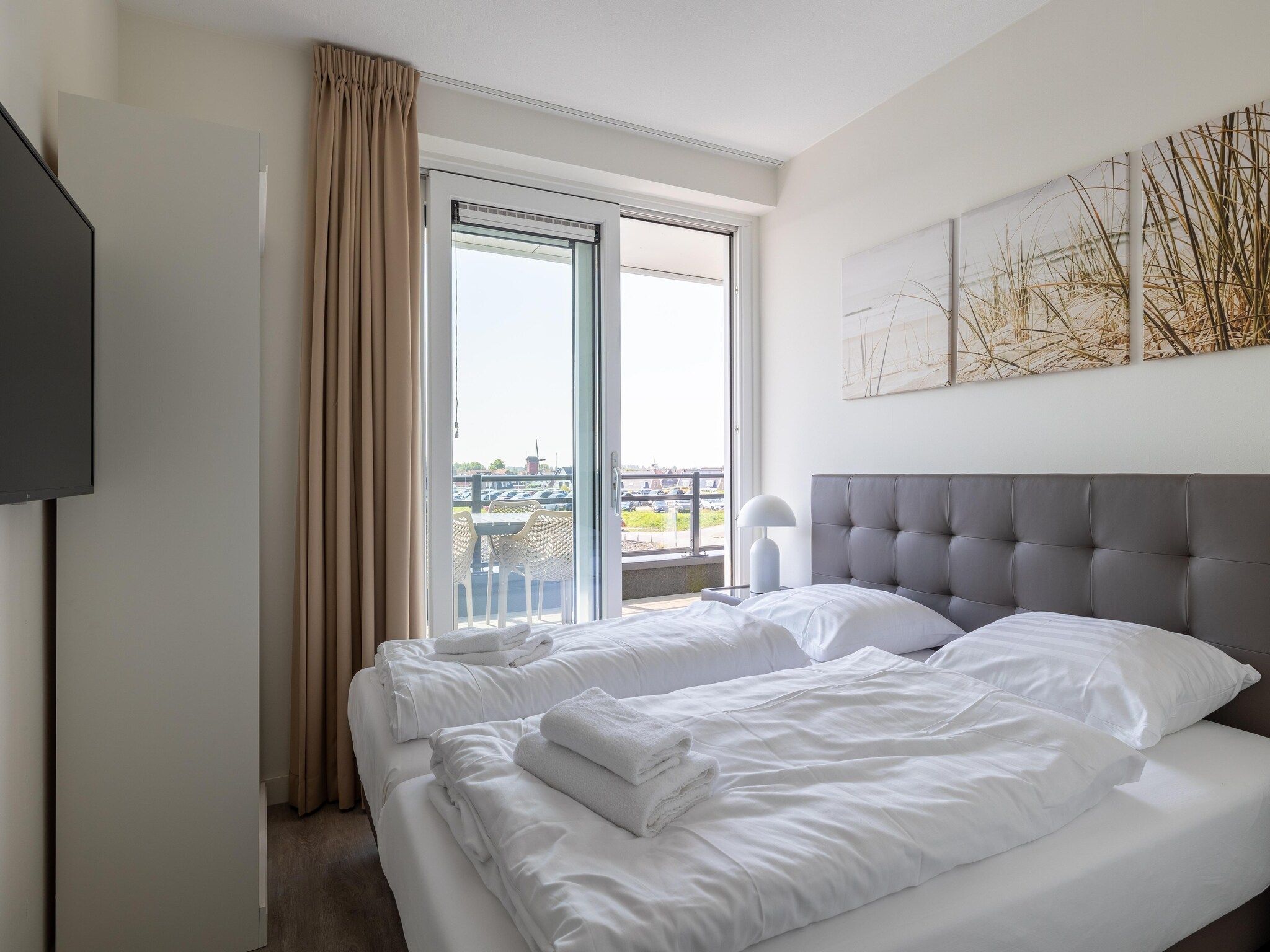 Een slaapkamer van Luxe appartement Vista Maris - Havenweg 8-46  Sint-Annaland Oosterschelde in Sint-Annaland