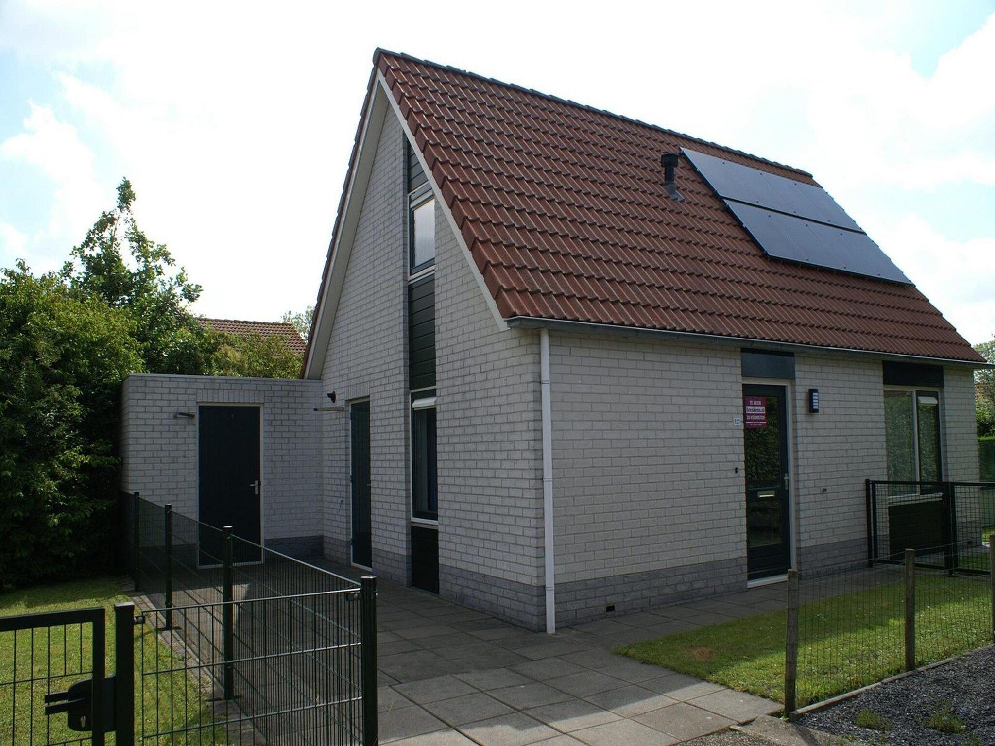 De buitenkant van Schoneveld 327 Stern Breskens in Breskens