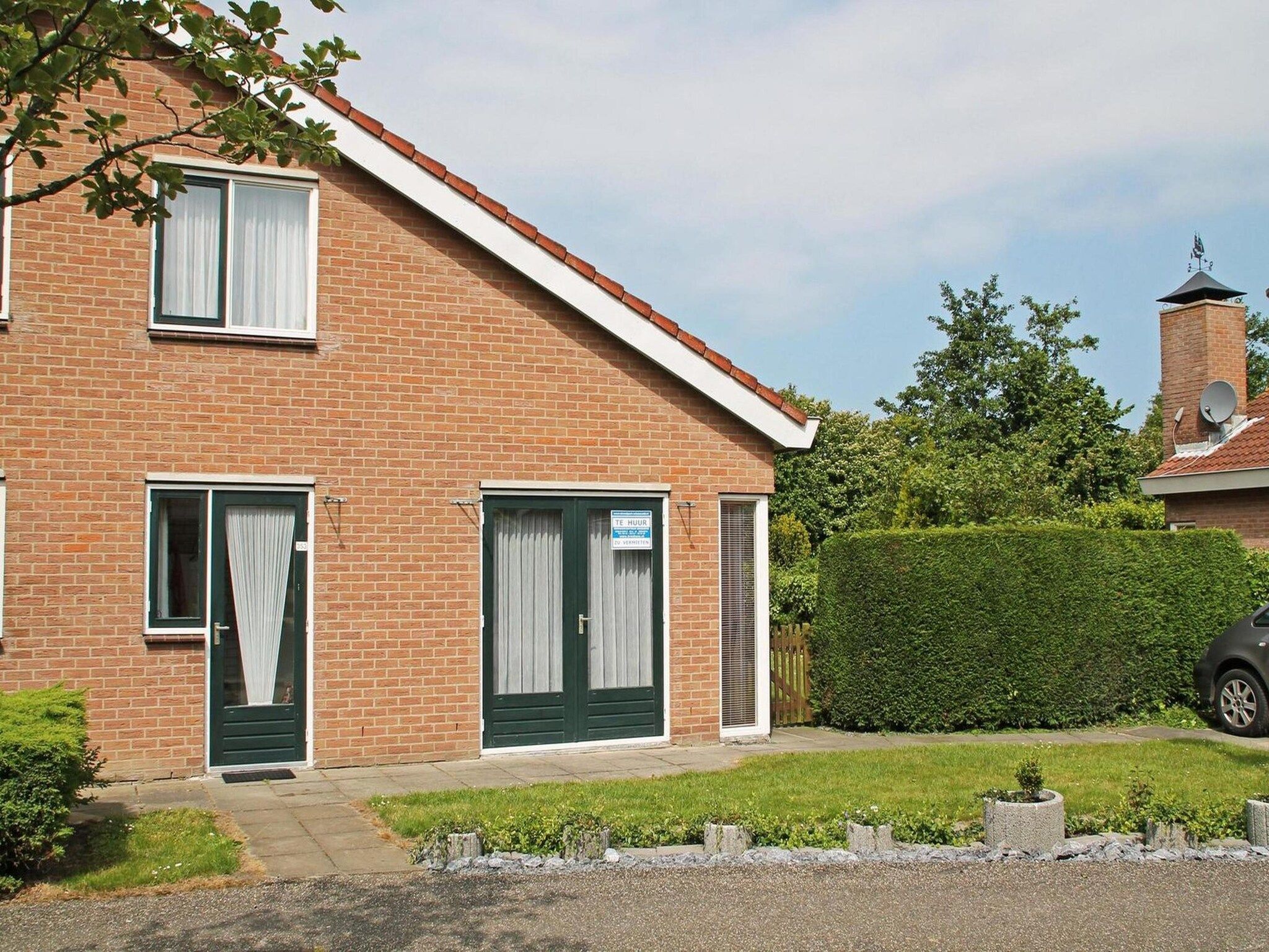 De buitenkant van Schoneveld 353 Strandparel Breskens in Breskens