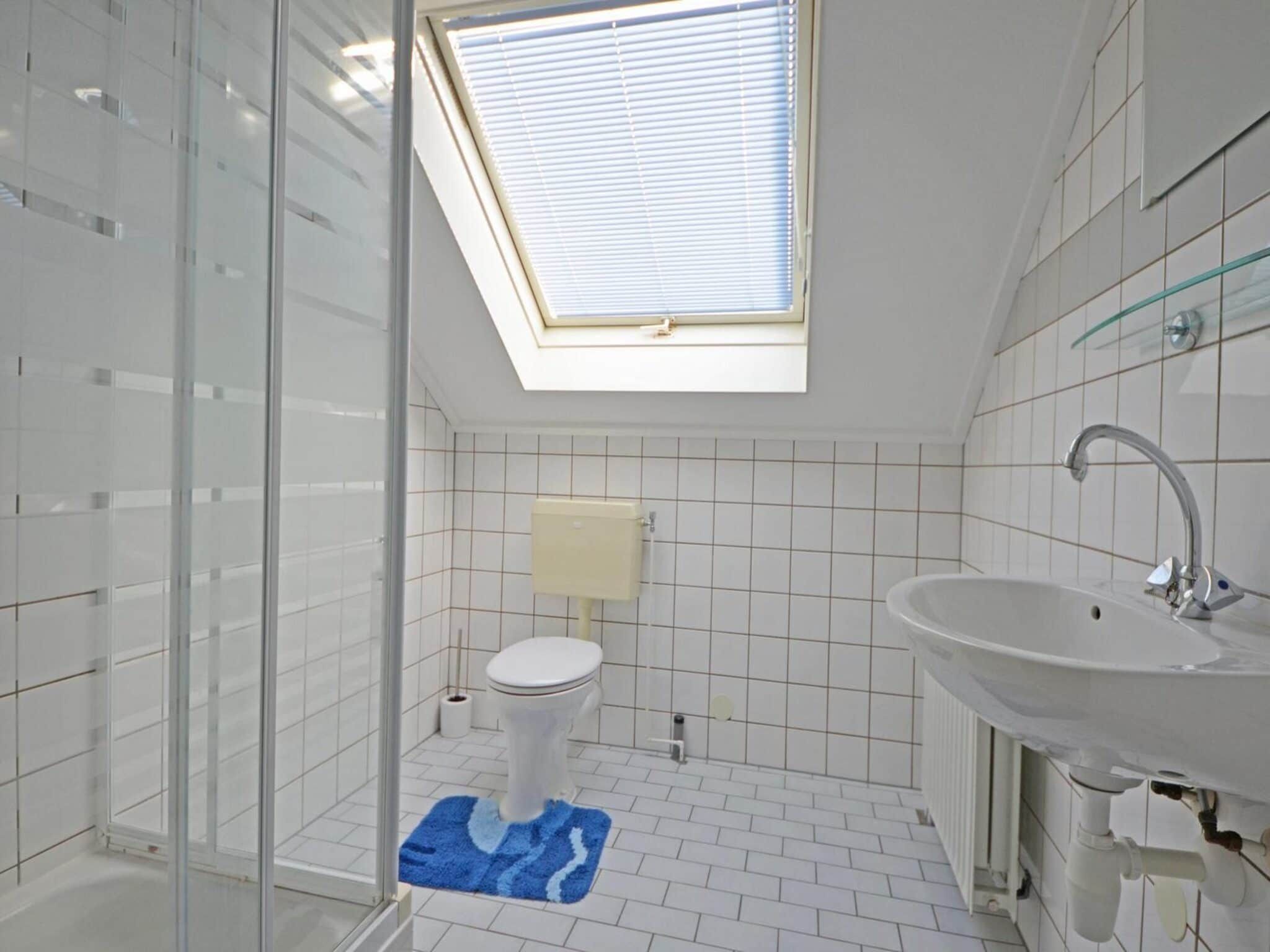 De badkamer van Fort Soleil 30 Zeezwaluw Breskens in Breskens