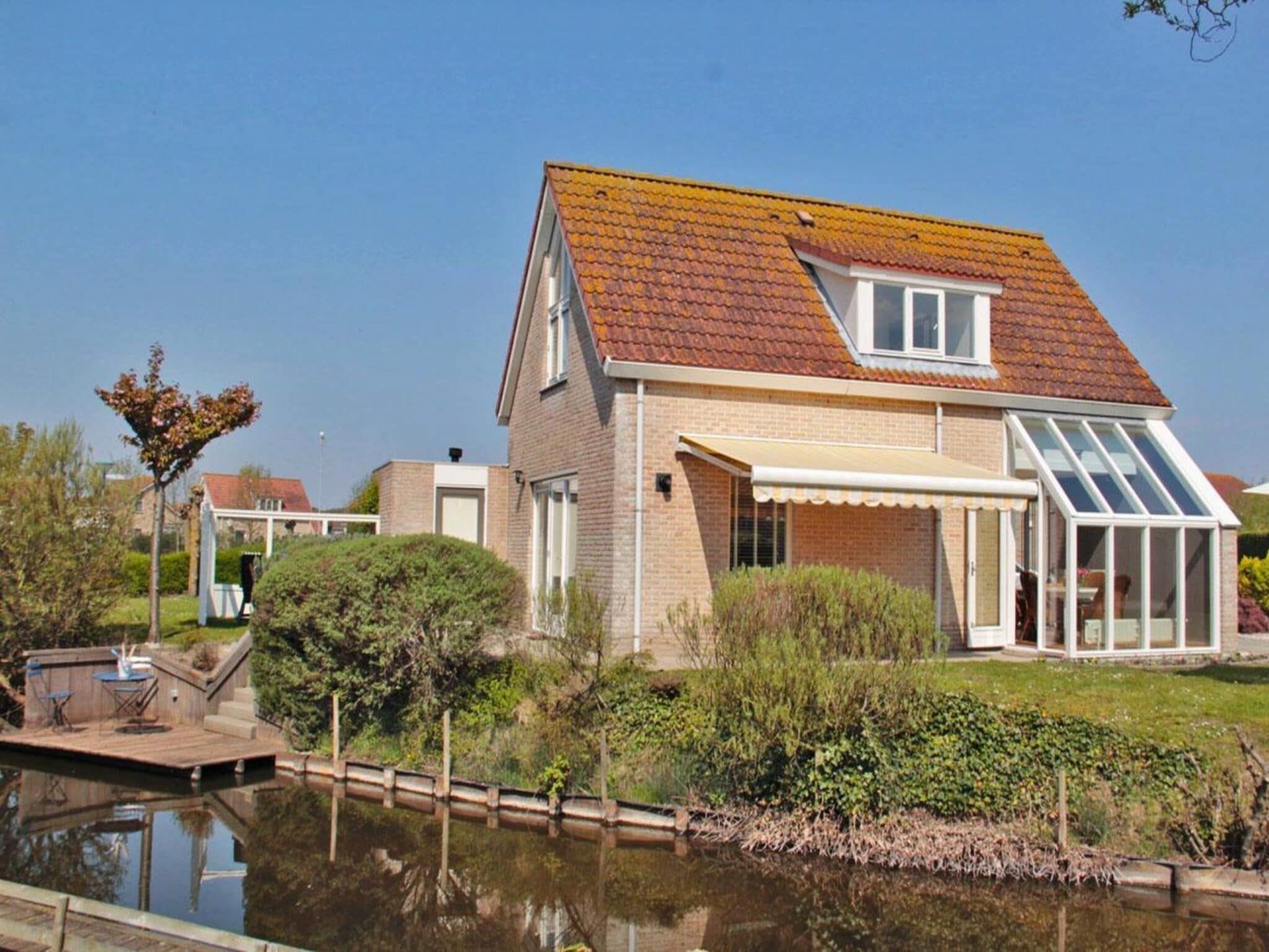De buitenkant van Scheldeveste 12 Zwin Breskens in Breskens