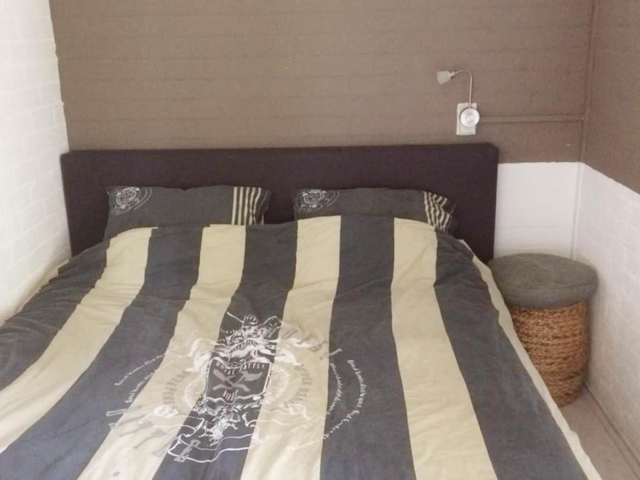 Een slaapkamer van Schoneveld 163 Duinroos Breskens in Breskens