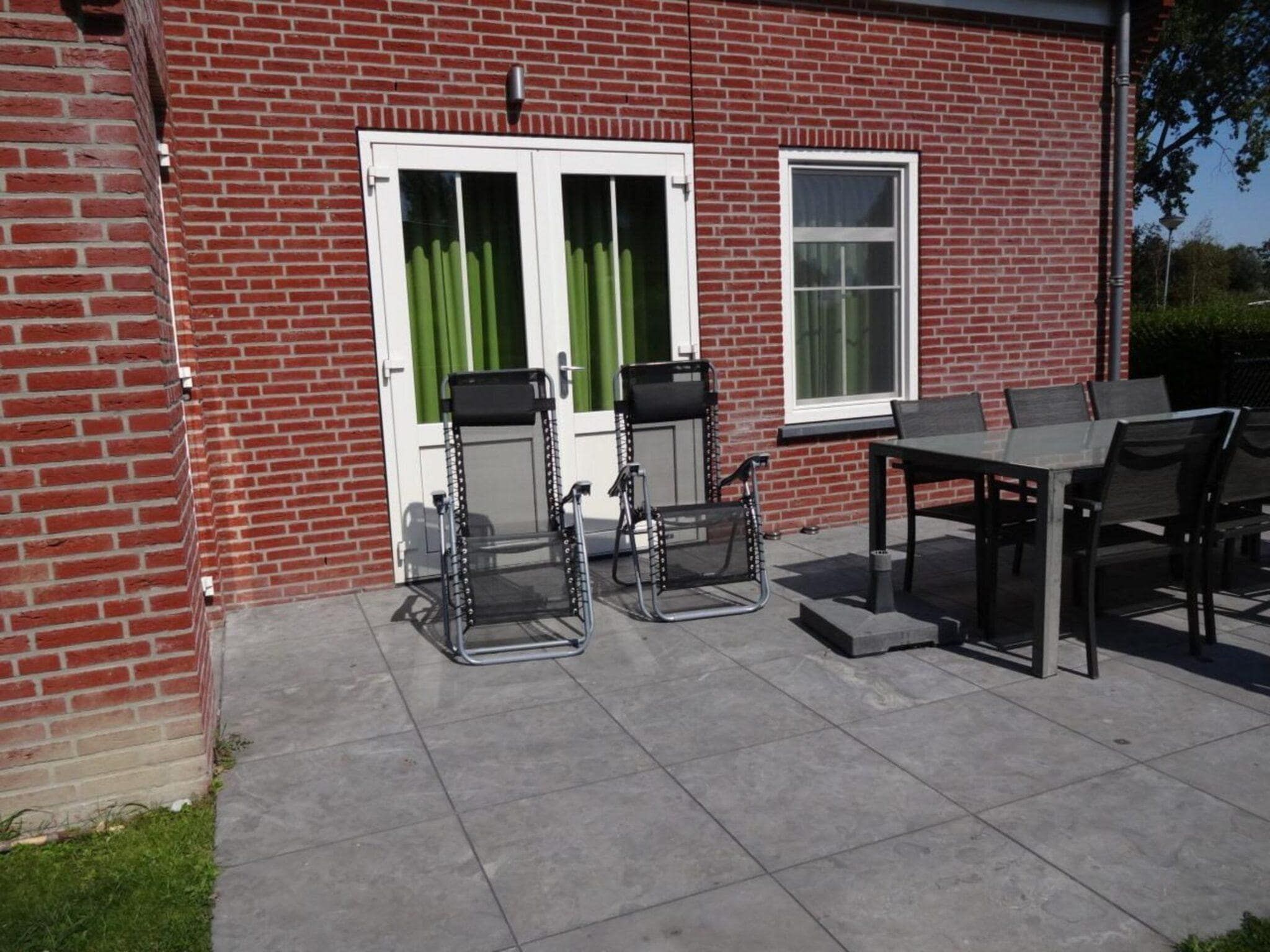 Het terras van Landgoed de Lente 34 Krokus Breskens in Breskens