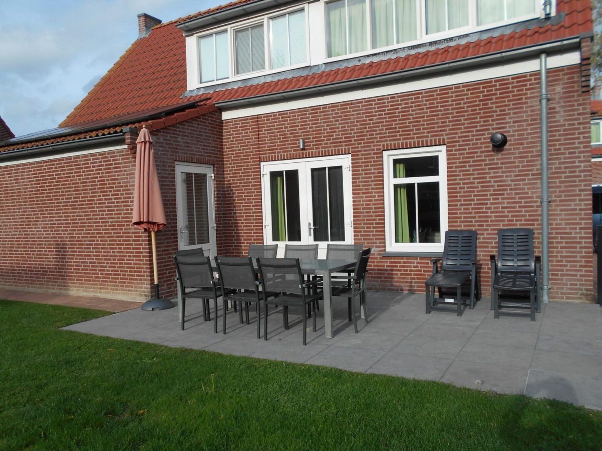 Het terras van Landgoed de Lente 36 Krokus Breskens in Breskens