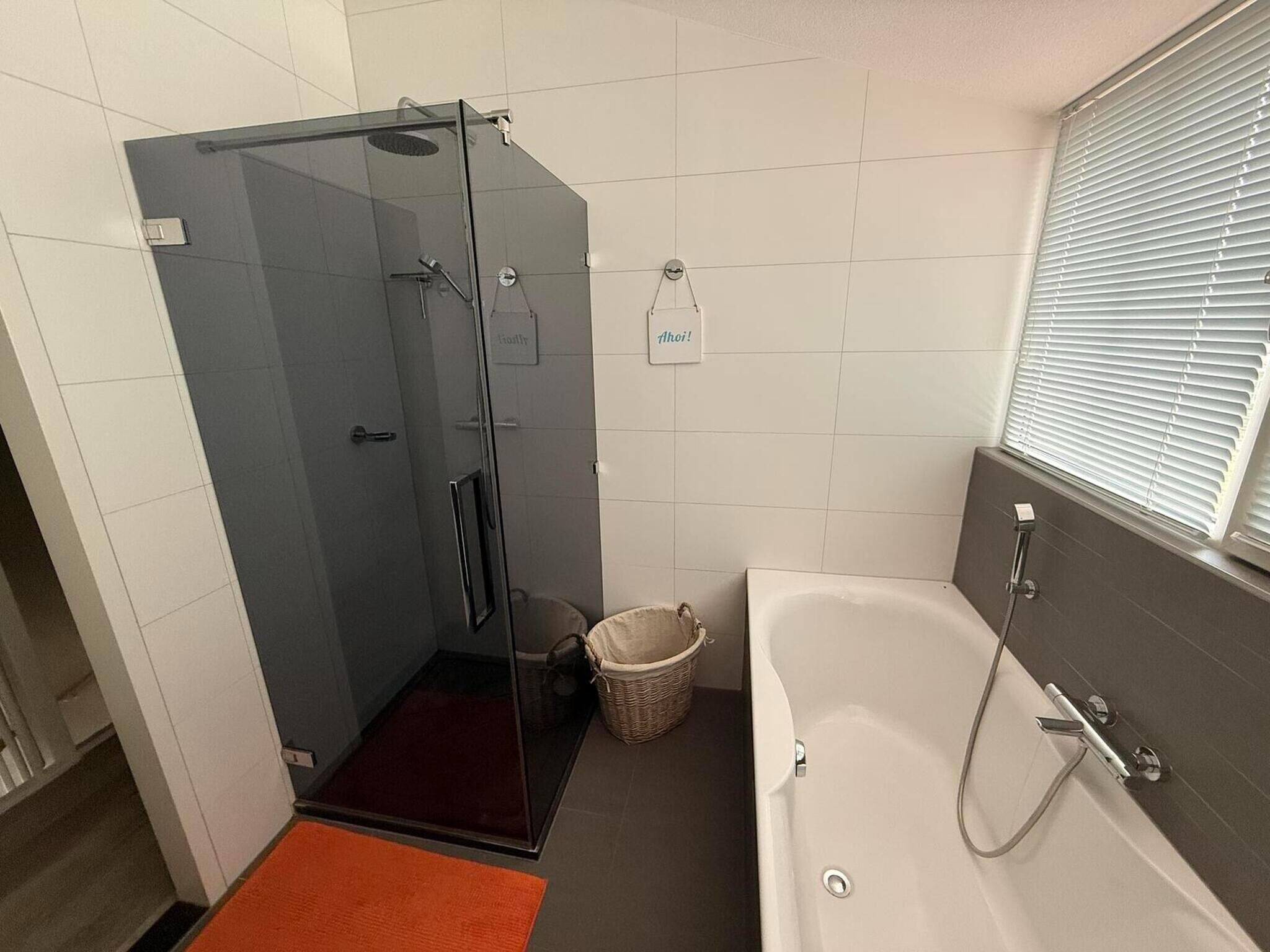 De badkamer van Landgoed de Lente 40 Sneeuwklokje Breskens in Breskens