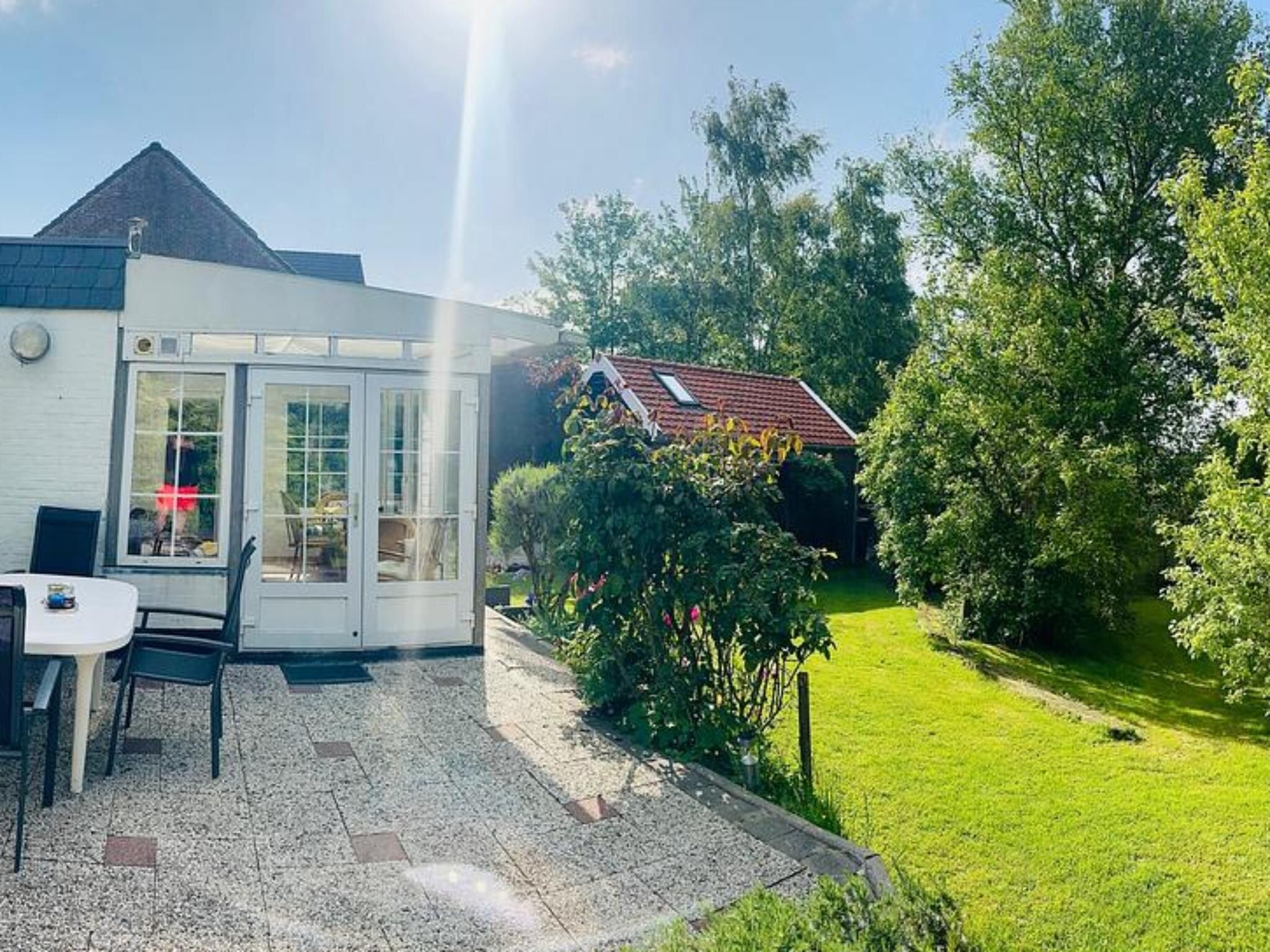 Het terras van Nummer Één 26a Hoofdplaat in Hoofdplaat