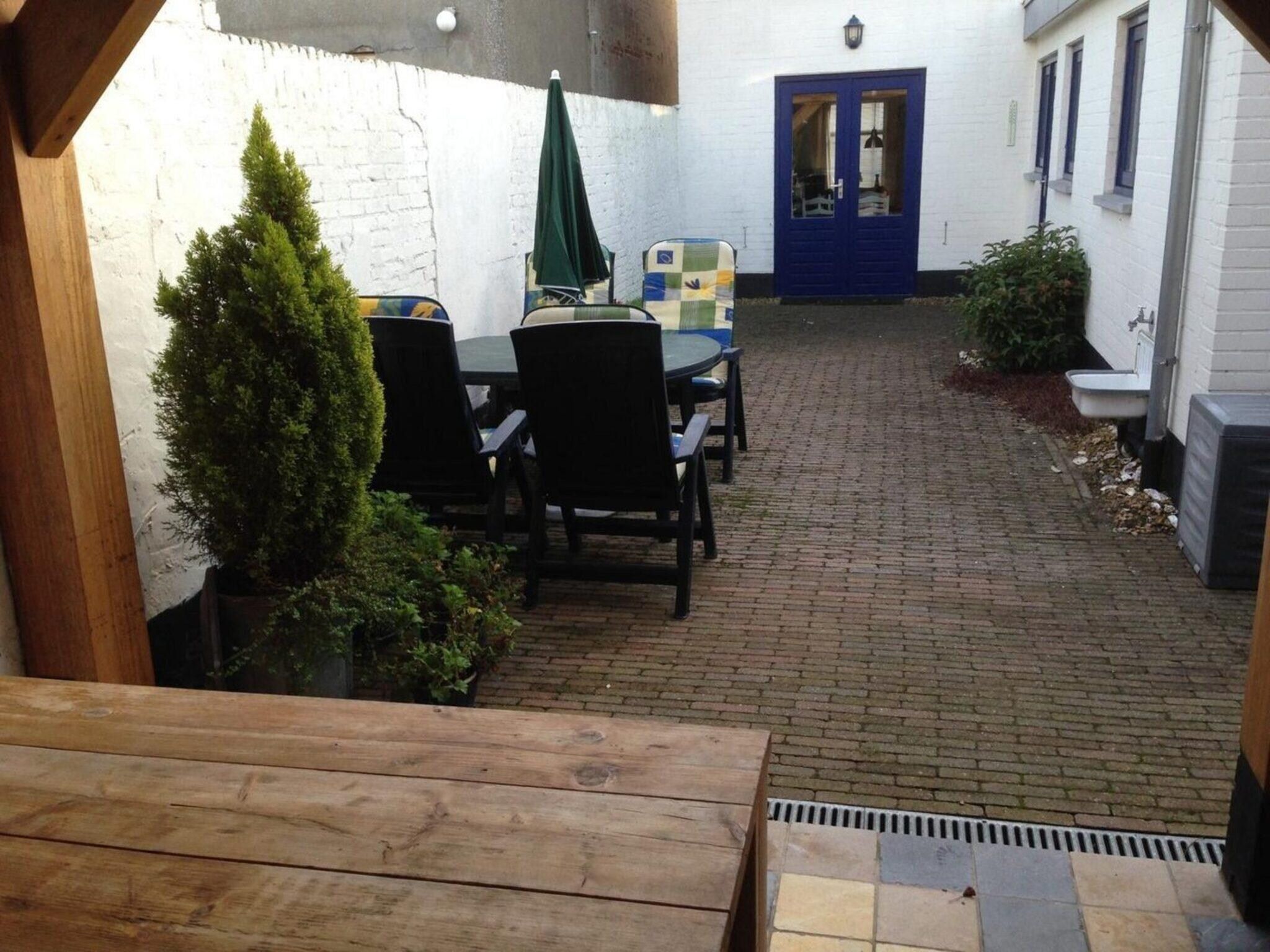 Het terras van 2e Zandstraat 9 Breskens in Breskens