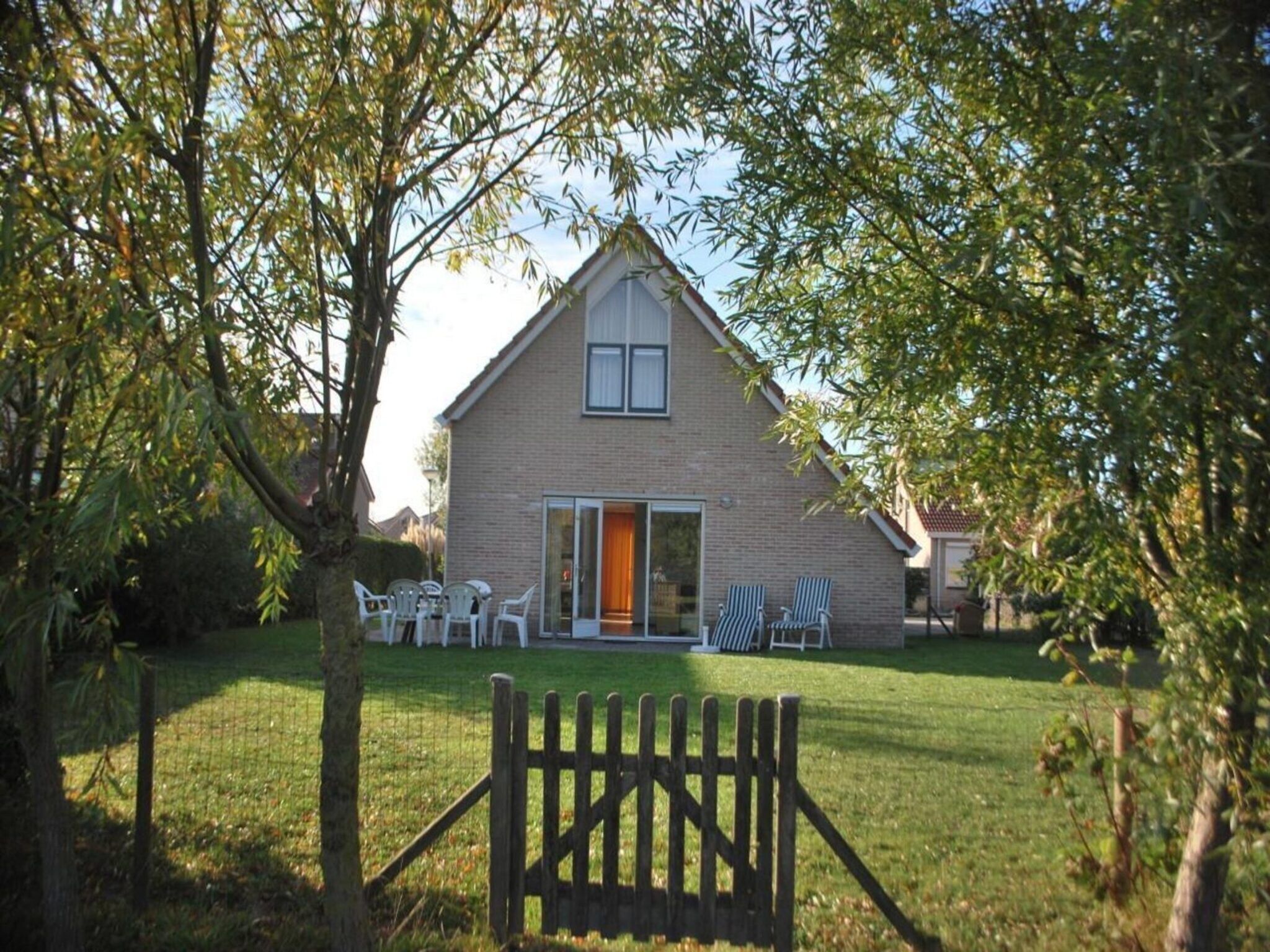 De buitenkant van Scheldeveste 138 Zwin Breskens in Breskens
