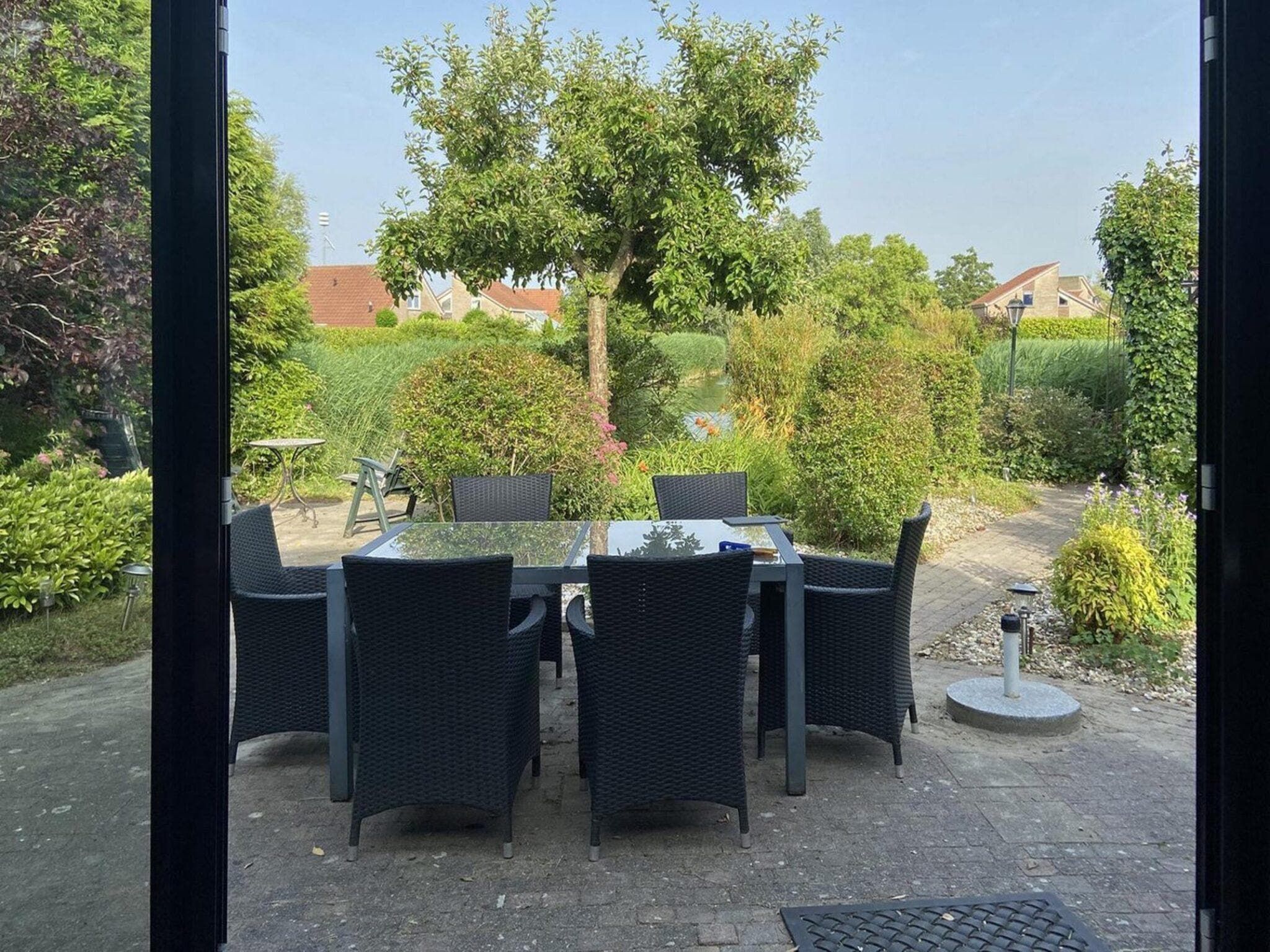 Het terras van Scheldeveste 129 Schelde de luxe Breskens in Breskens
