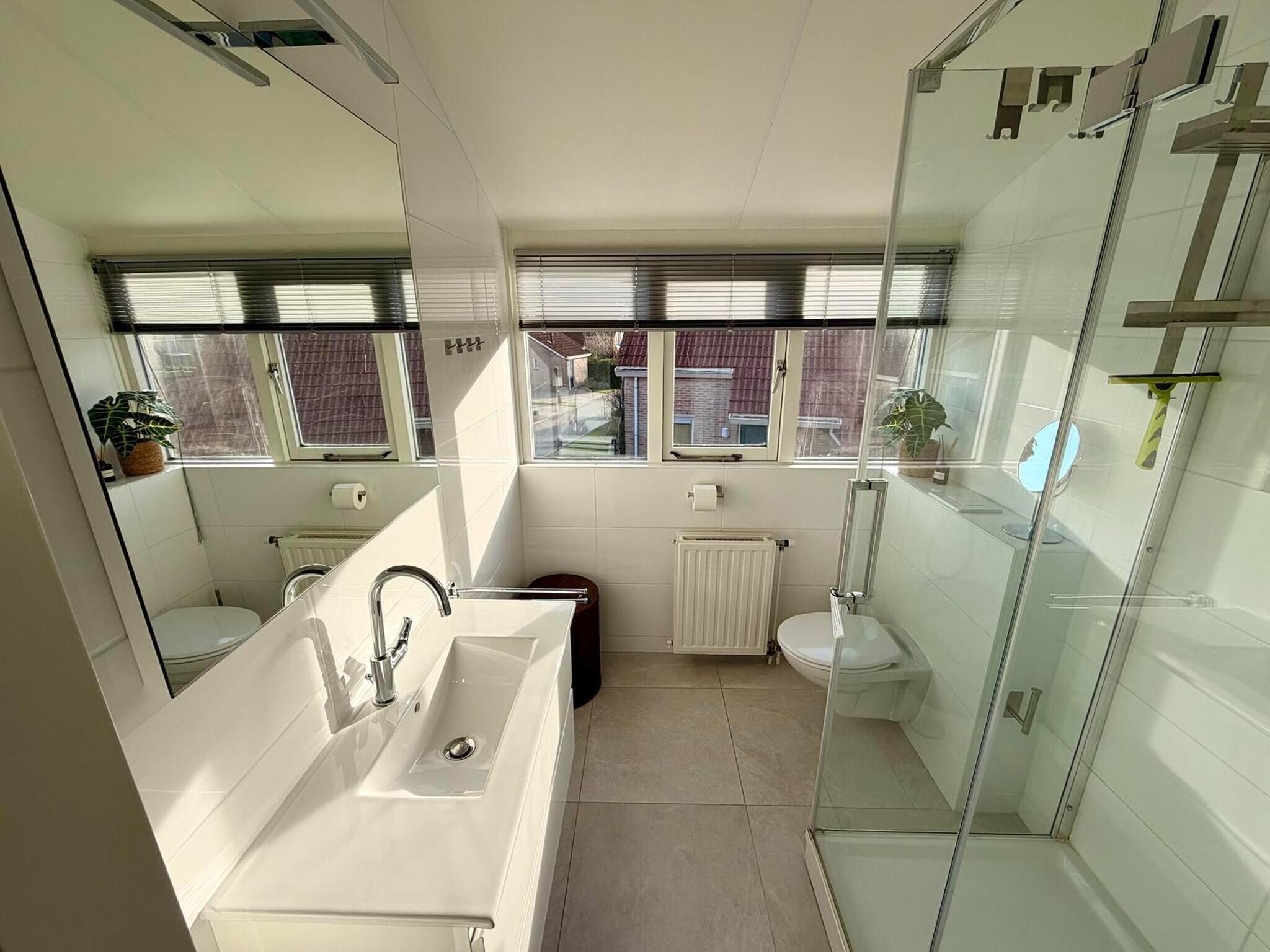 De badkamer van Scheldeveste 118 Zwin Breskens in Breskens