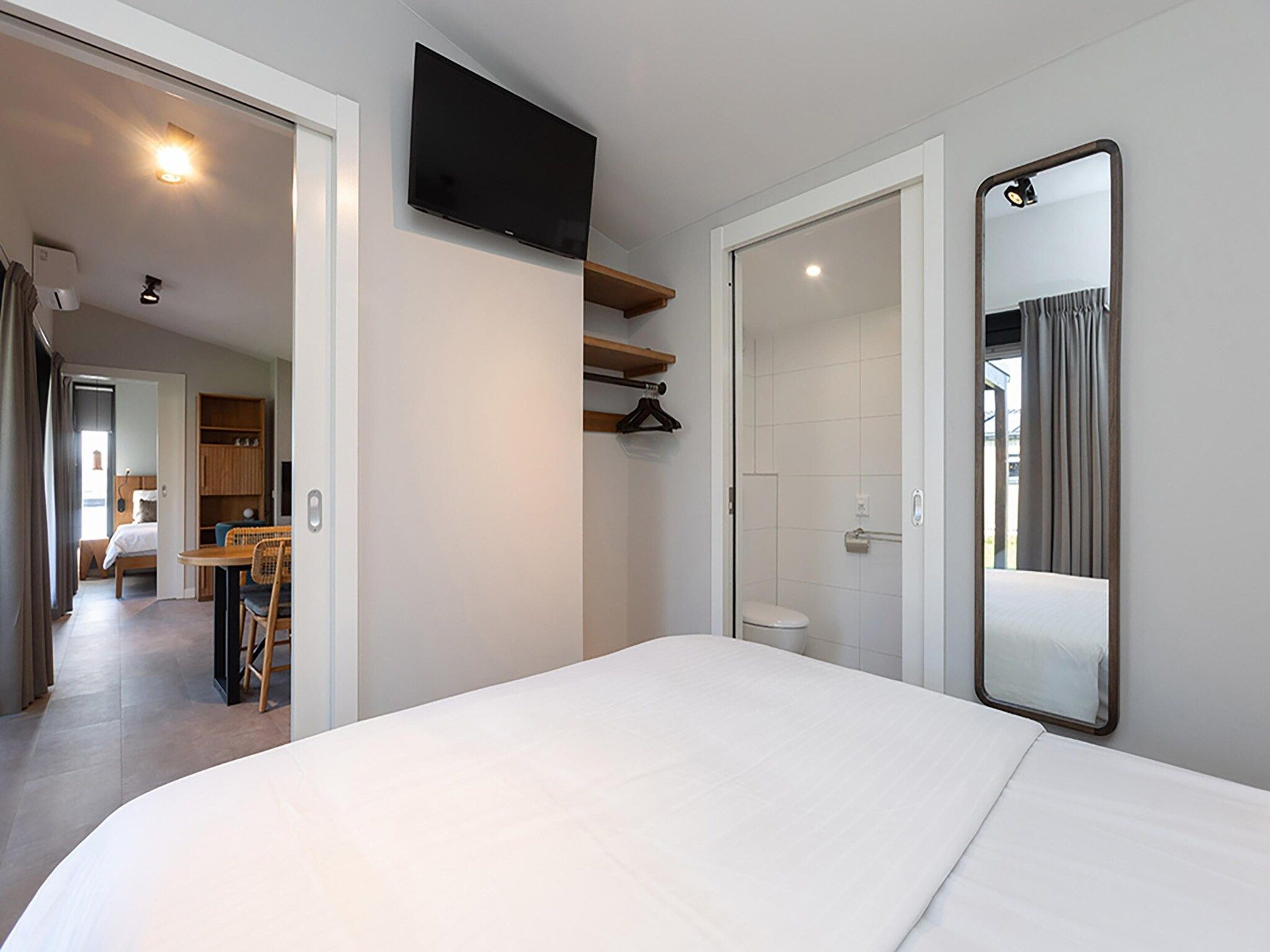 Een slaapkamer van Docklodge 16 in Delfstrahuizen