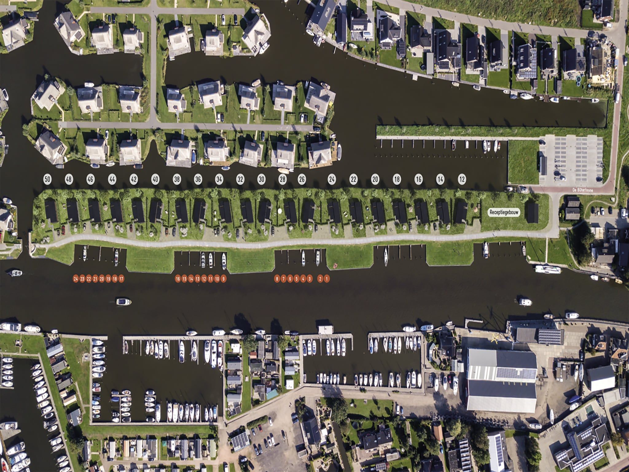 Parkfaciliteiten bij Docklodge 34 in Delfstrahuizen