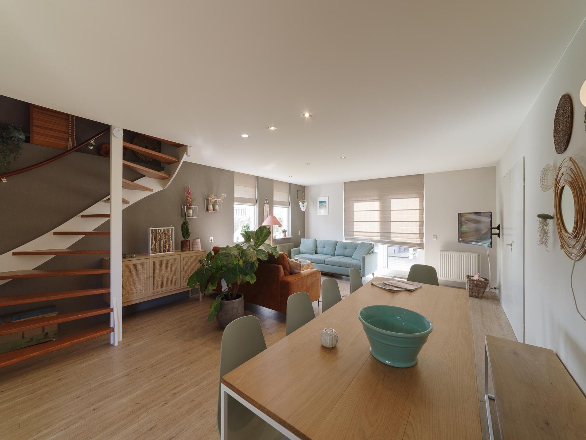 De eetkamer van Villapark De Oesterbaai 8 in Wemeldinge