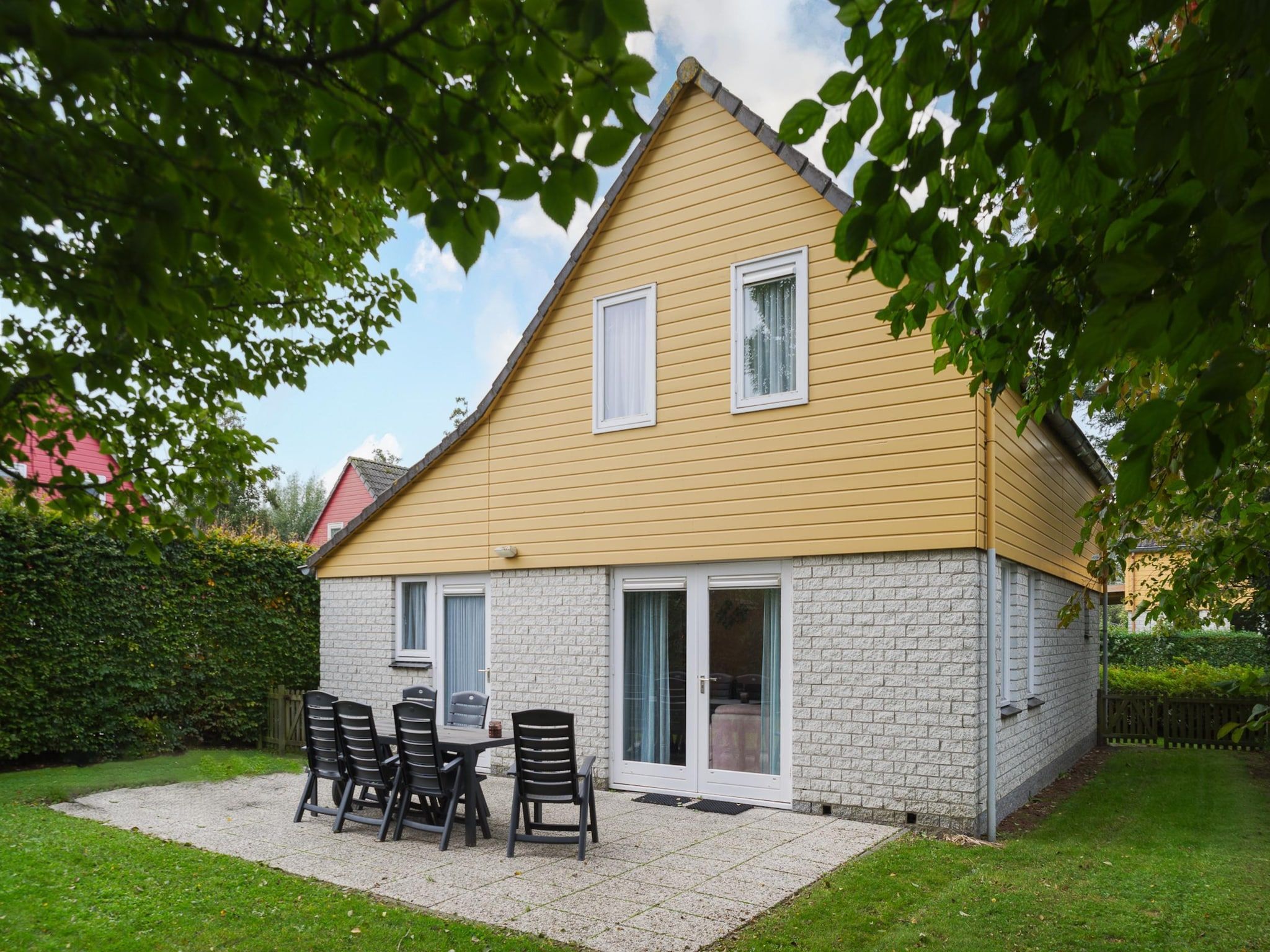 De buitenkant van Villapark De Oesterbaai 17 in Wemeldinge