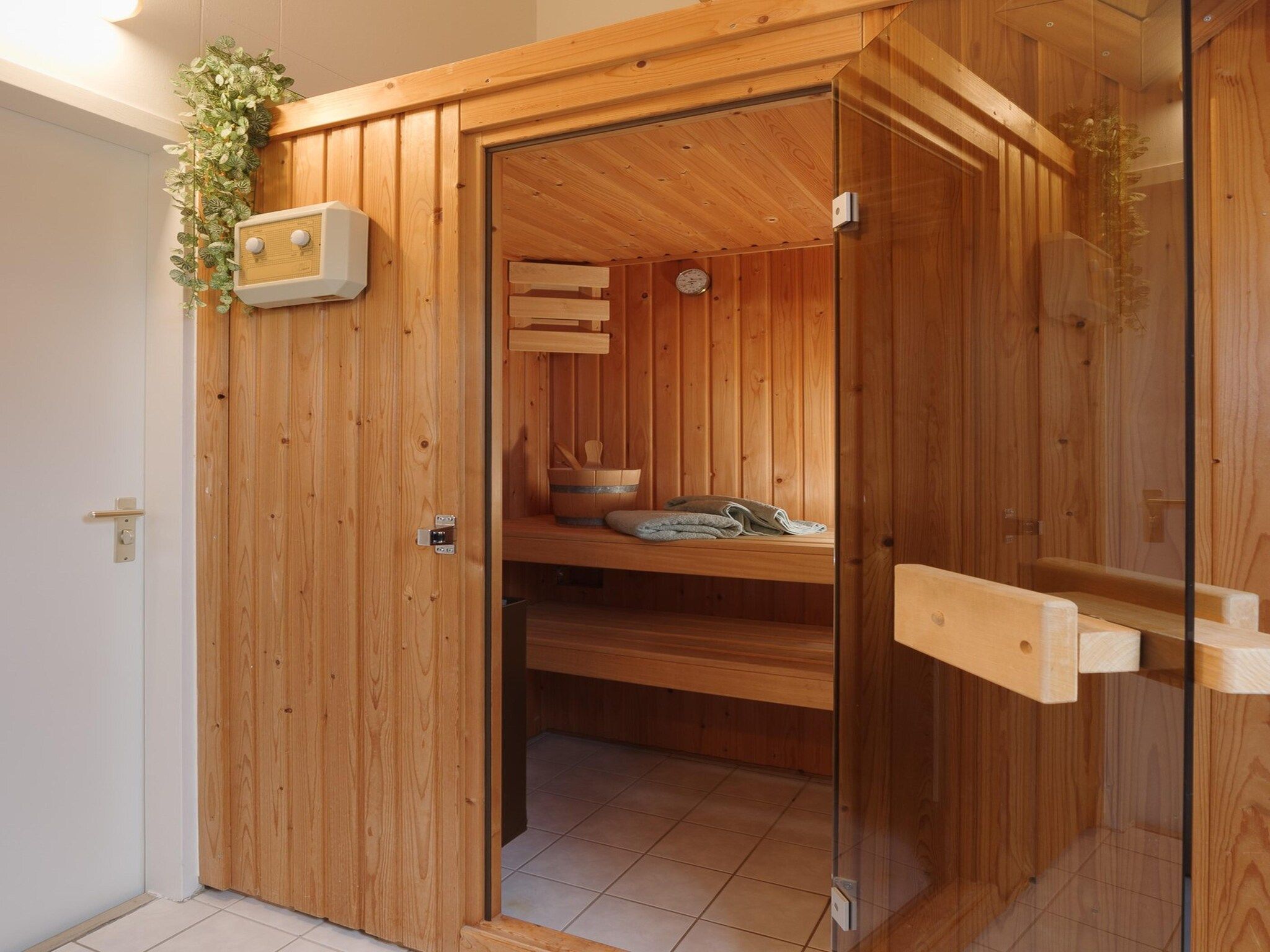 De badkamer van Villapark De Oesterbaai 31 in Wemeldinge