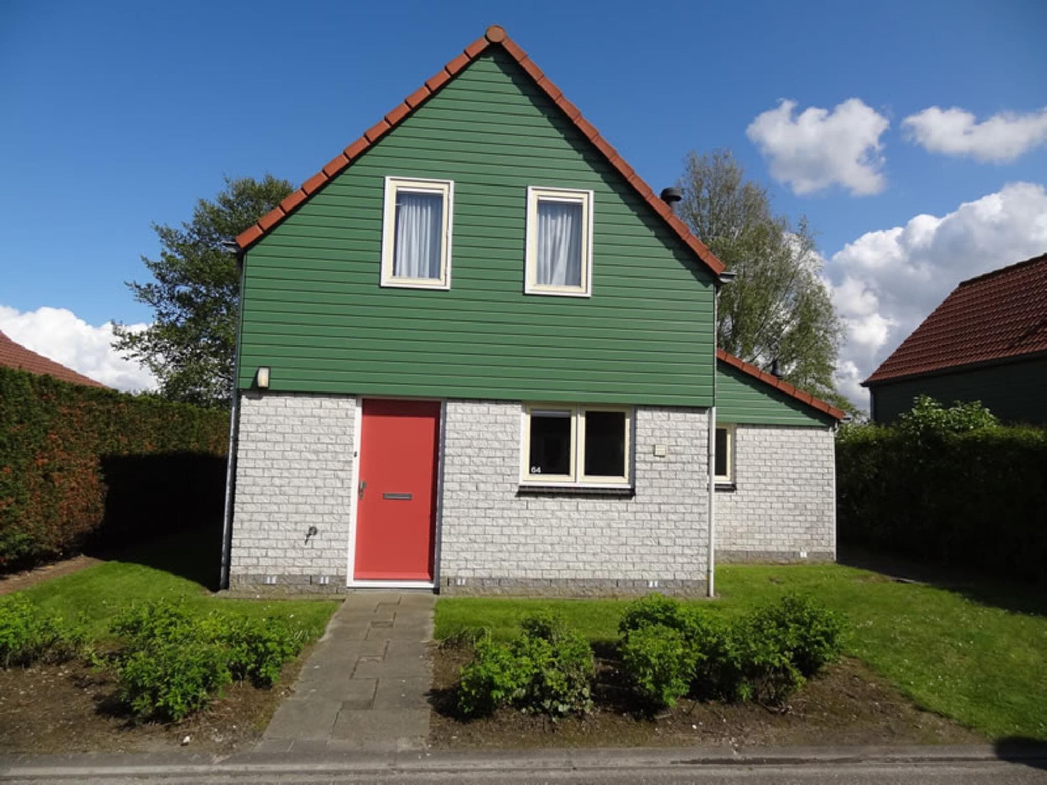 De buitenkant van Villapark De Oesterbaai 64 in Wemeldinge