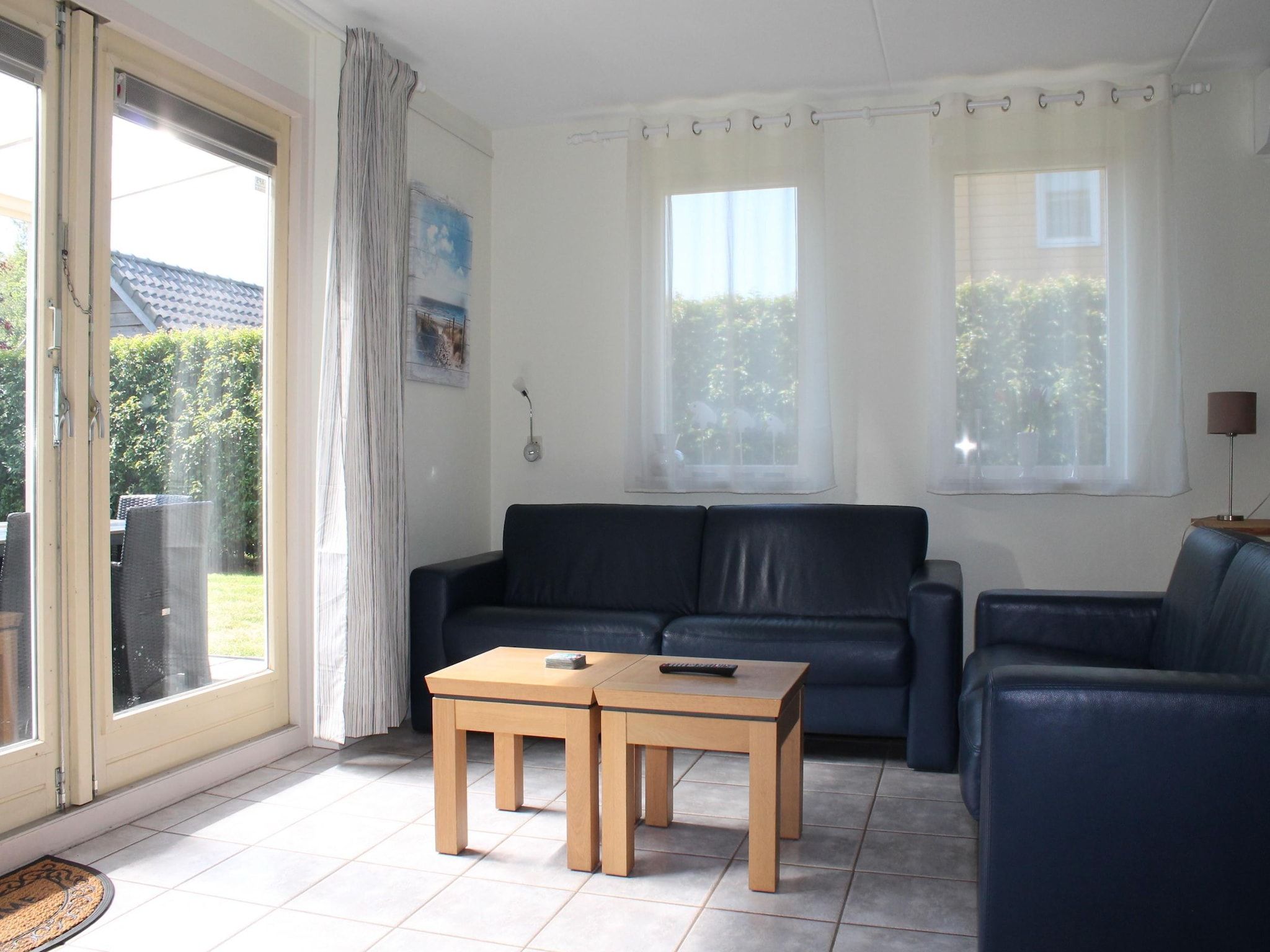 De woonkamer van Villapark De Oesterbaai 92 in Wemeldinge