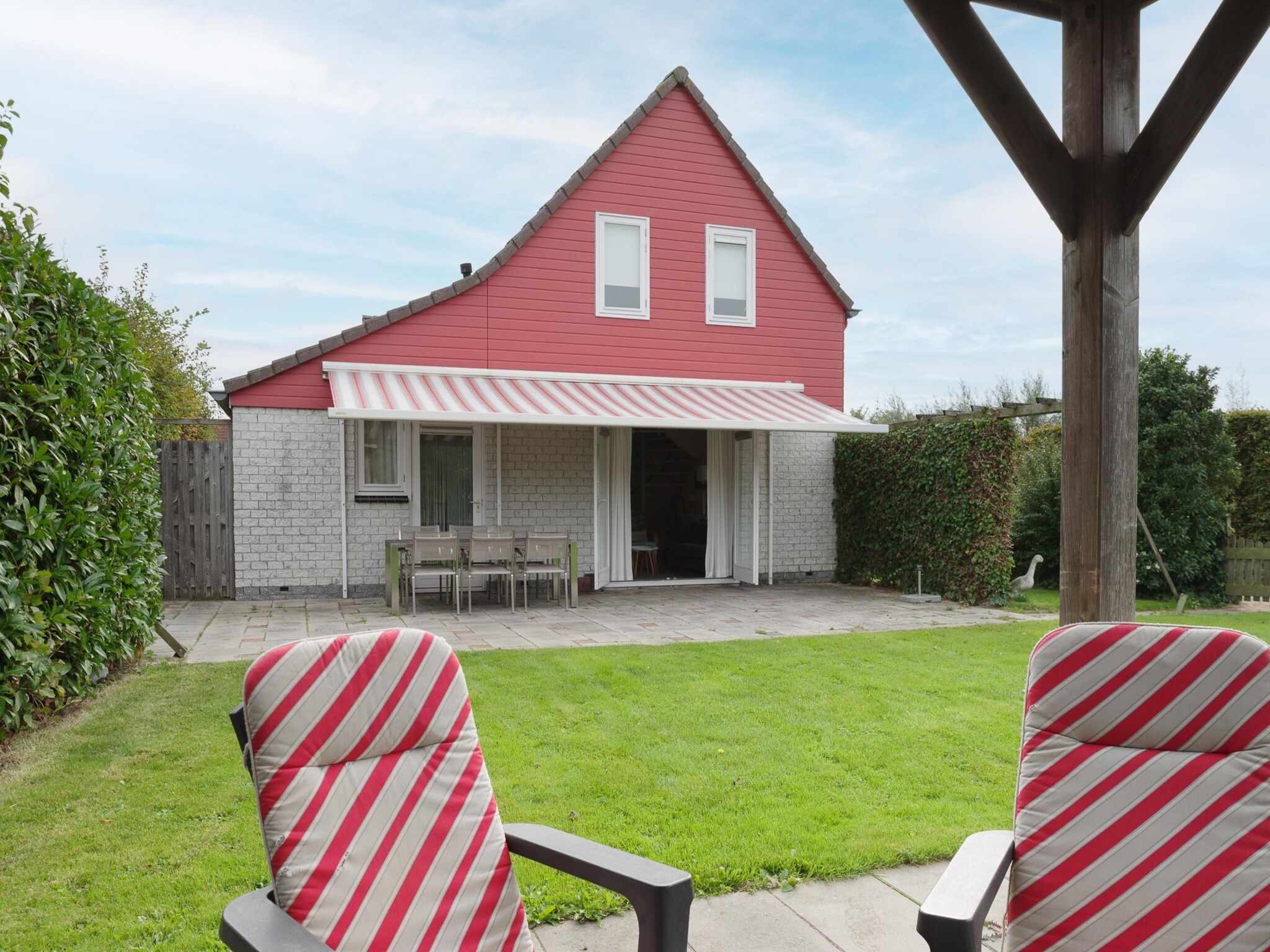 De tuin van Villapark De Oesterbaai 96 in Wemeldinge