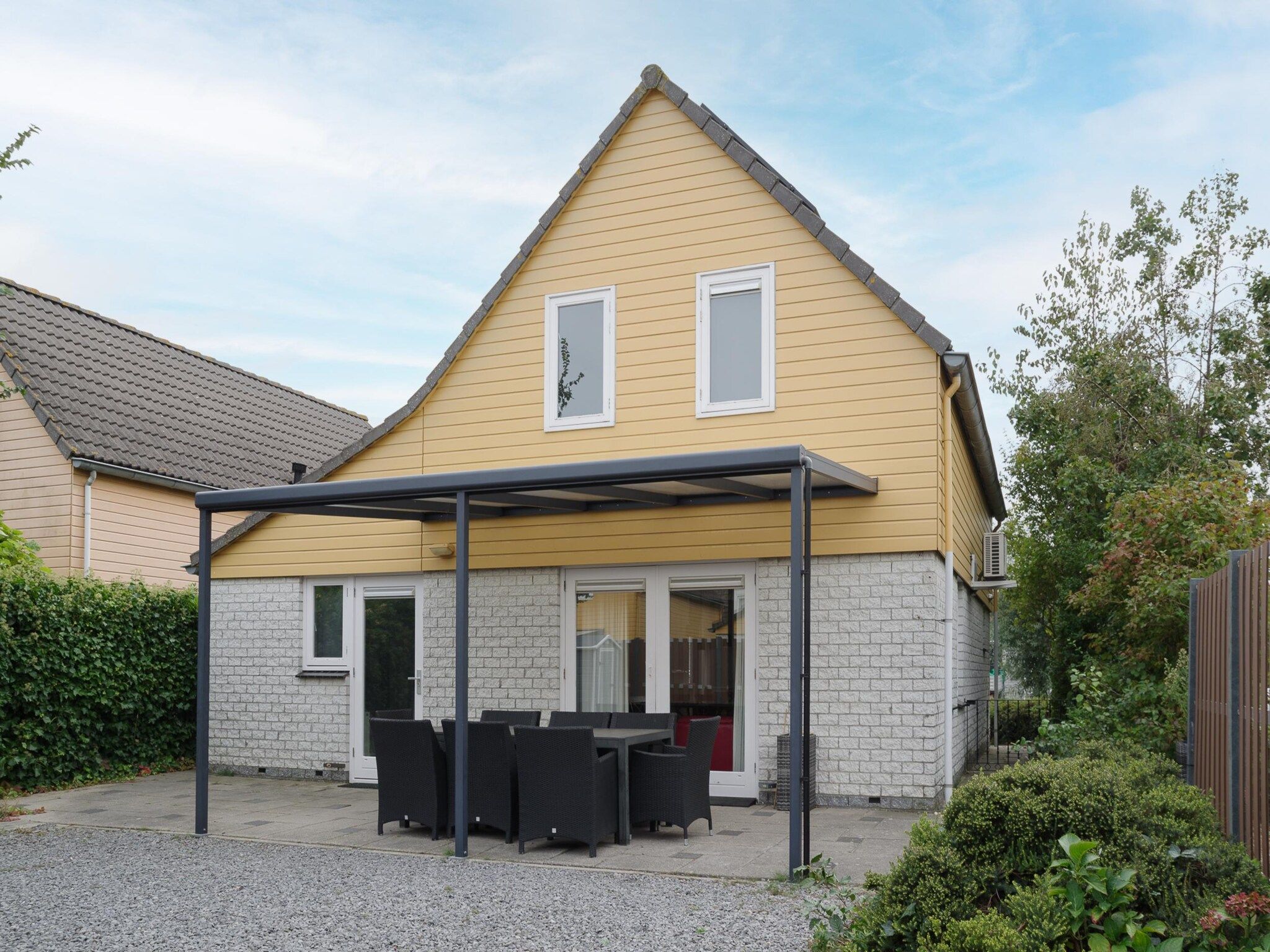 De buitenkant van Villapark De Oesterbaai 112 in Wemeldinge