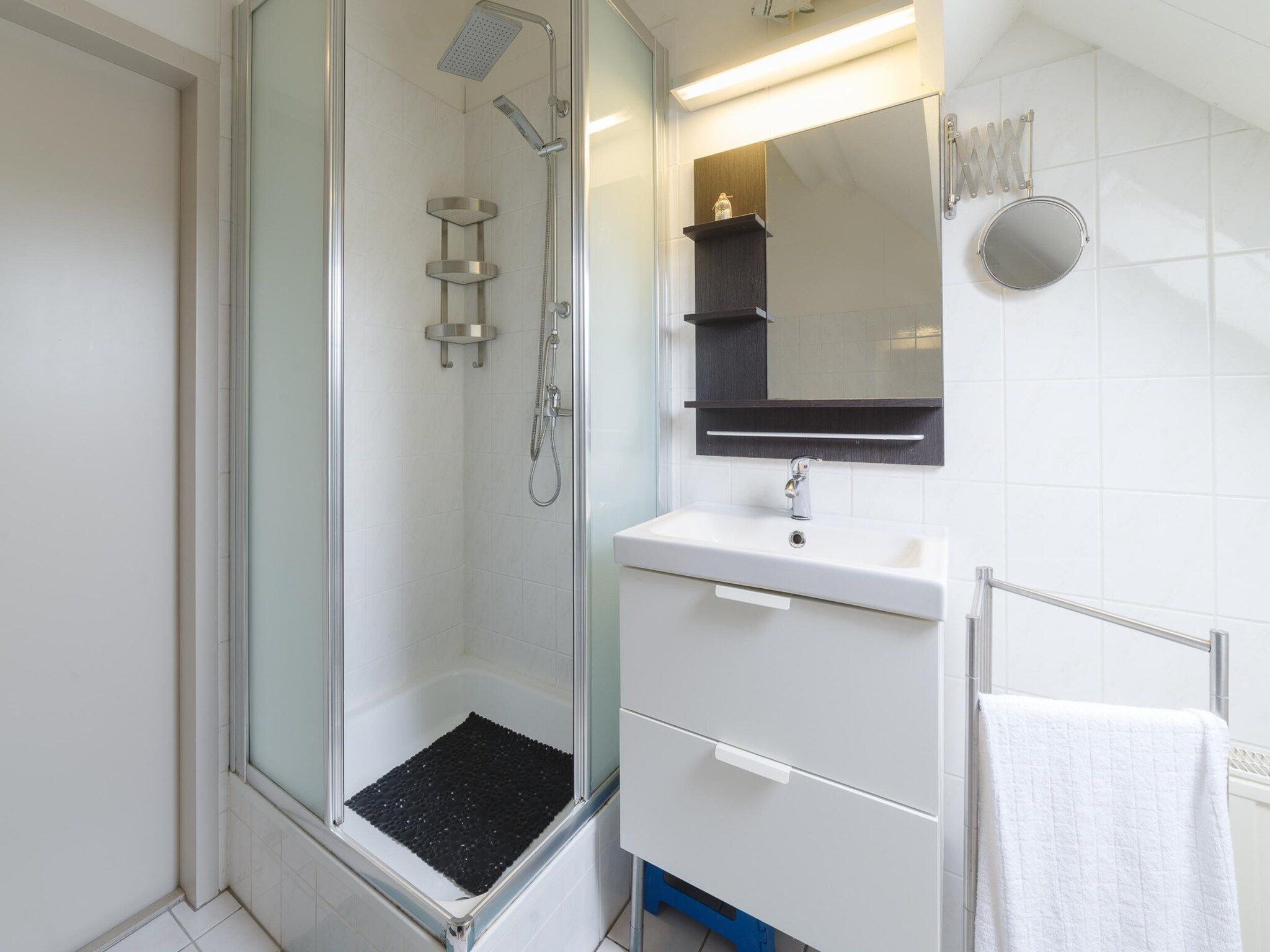 De badkamer van Villapark De Oesterbaai 117 in Wemeldinge