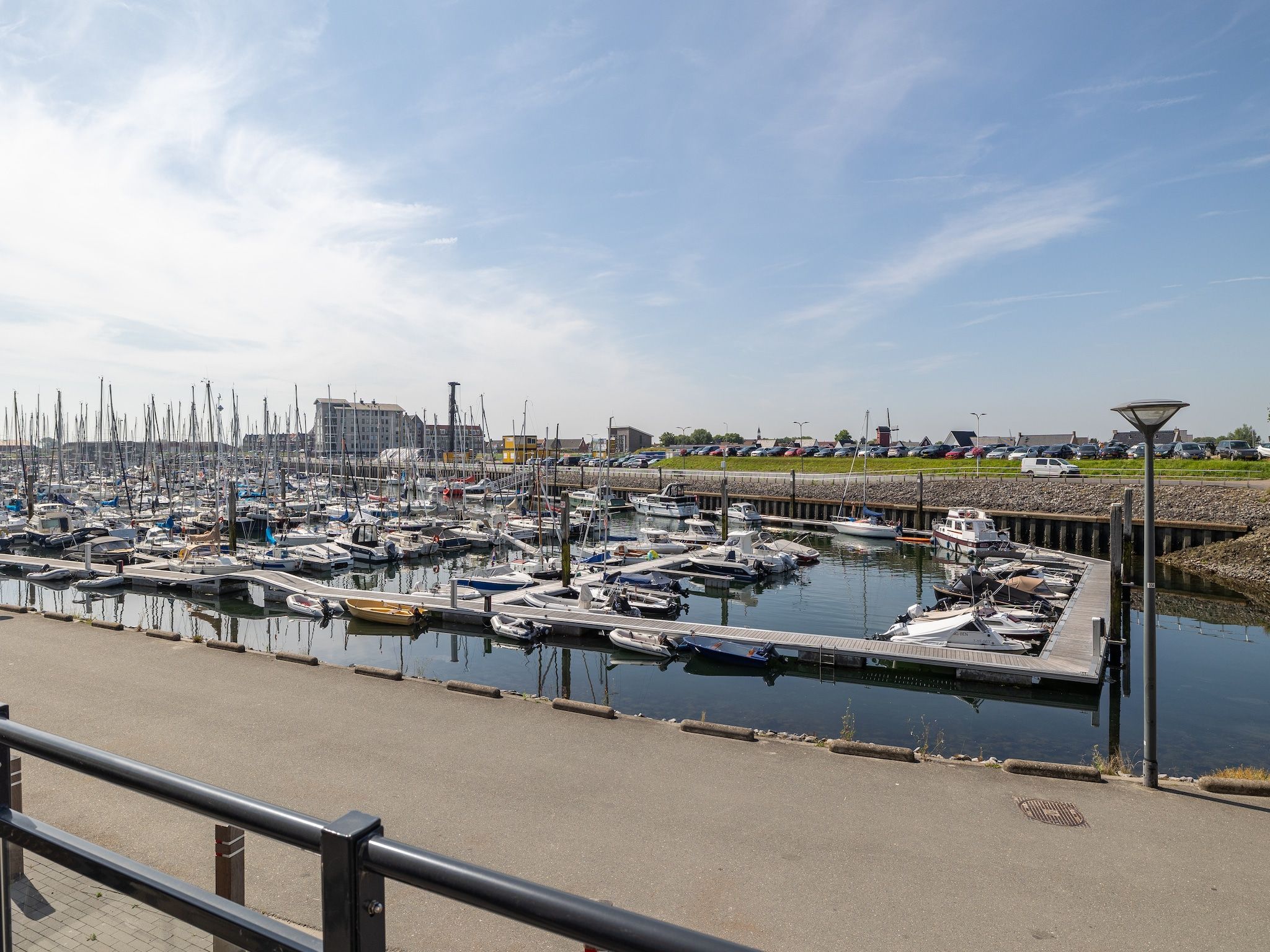Het terras van Luxe appartement Vista Maris 'Laguna Beach House' - Havenweg 8-32  Sint-Annaland Oosterschelde in Sint-Annaland