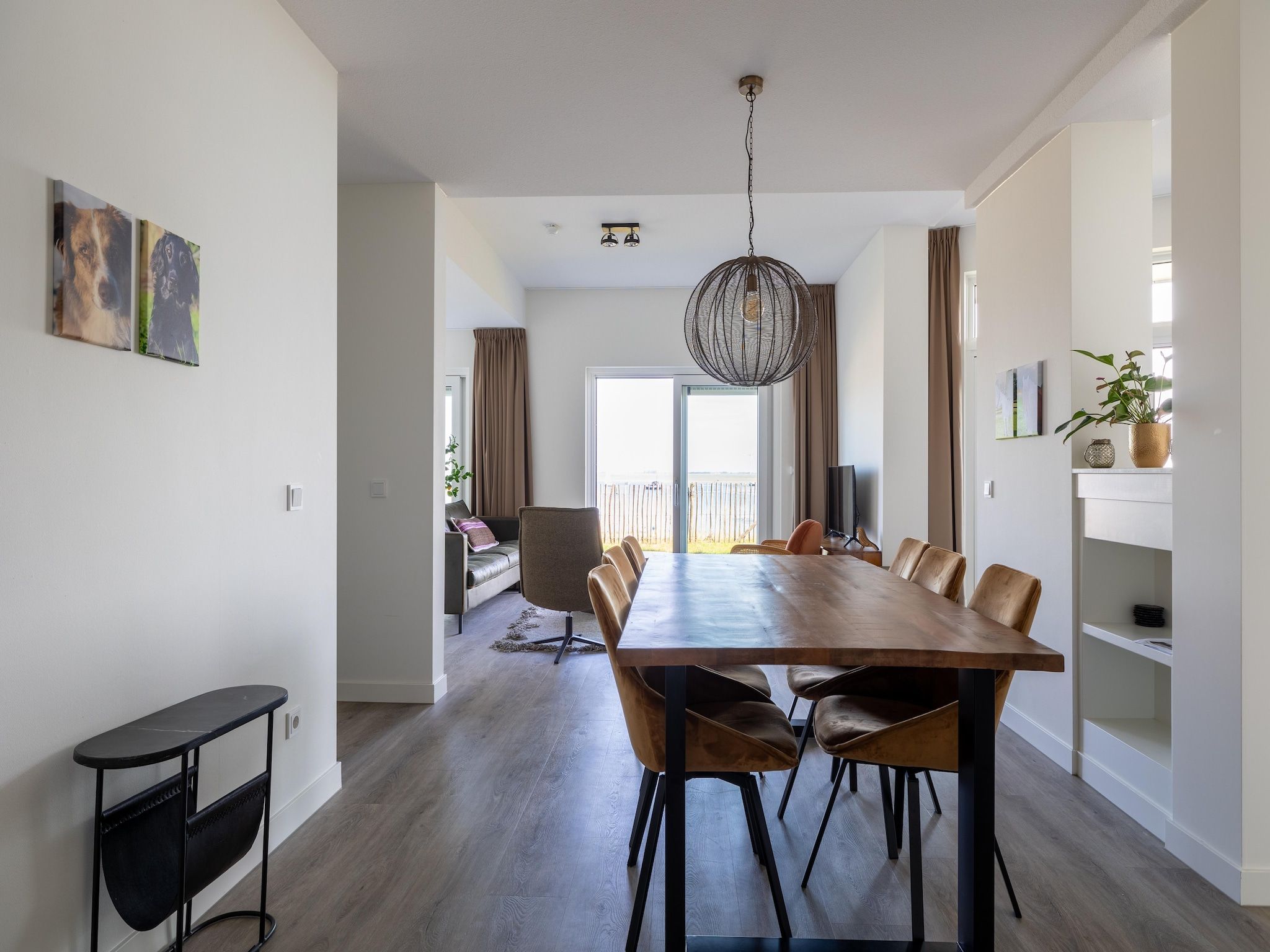 De eetkamer van Luxe appartement Vista Maris 'Laguna Beach House' - Havenweg 8-32  Sint-Annaland Oosterschelde in Sint-Annaland