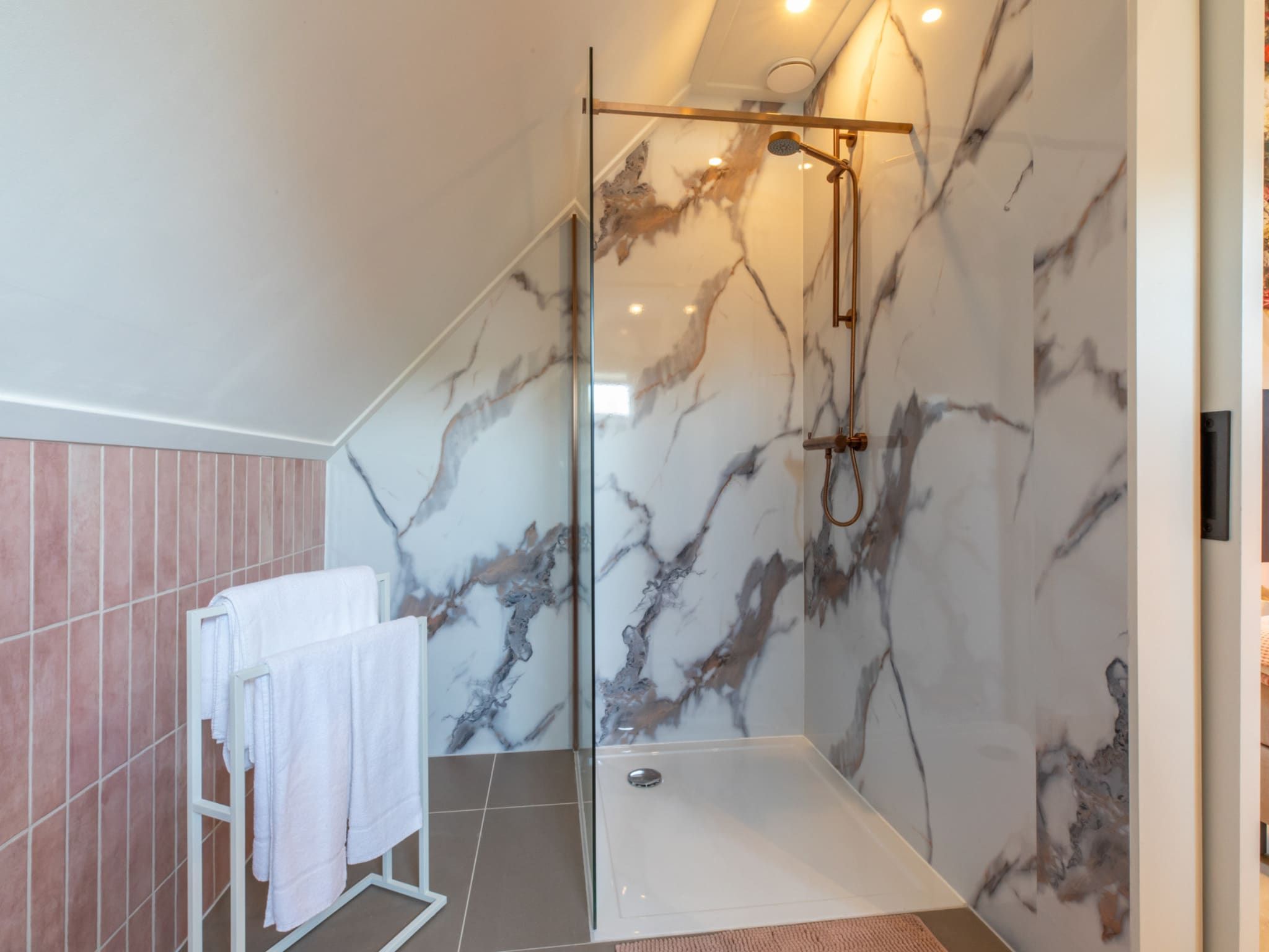 De badkamer van Appartement 'Bed by Al' - Hoofdstraat 16 a  Kortgene in kortgene