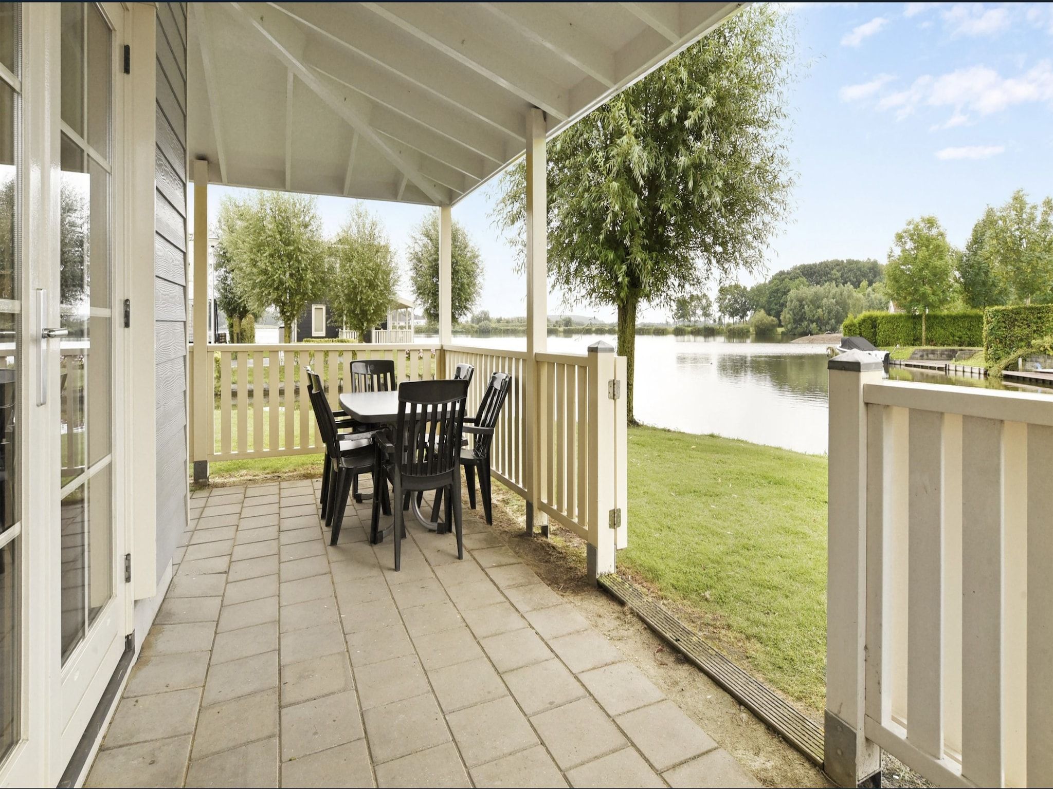 Het terras van 233 in Simonshaven