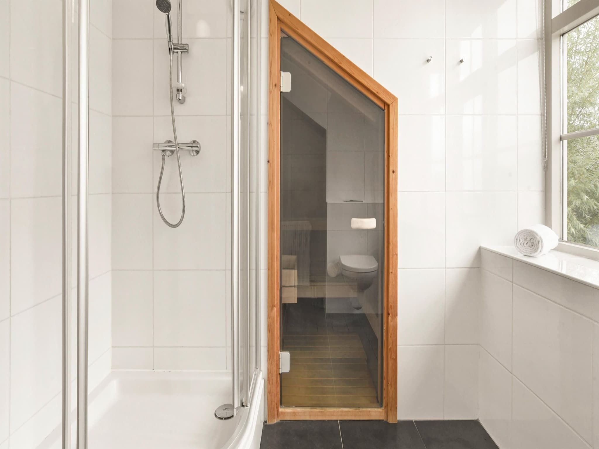 De badkamer van 233 in Simonshaven