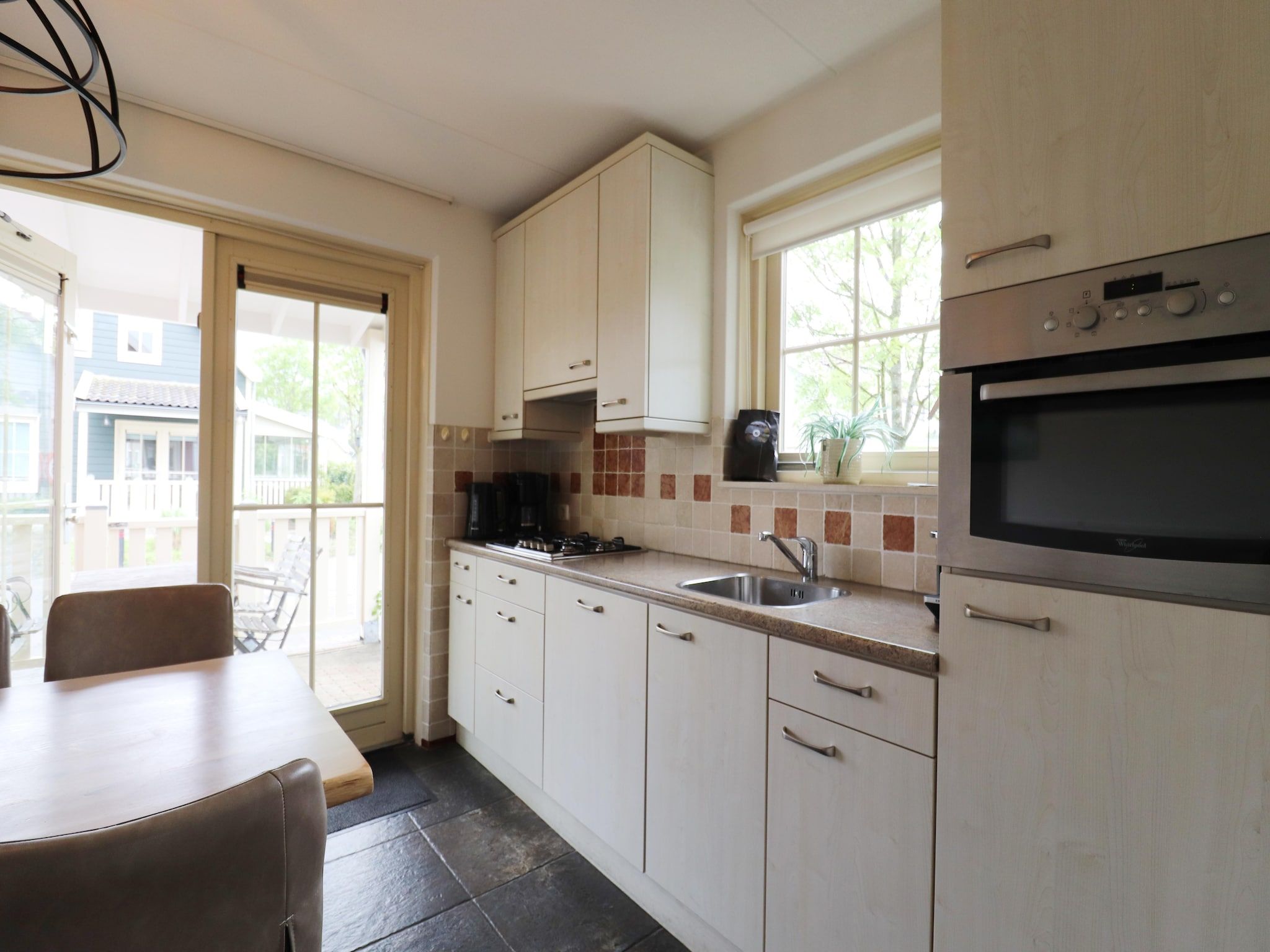 De keuken van Villapark Zuytland Buiten 207 in Simonshaven