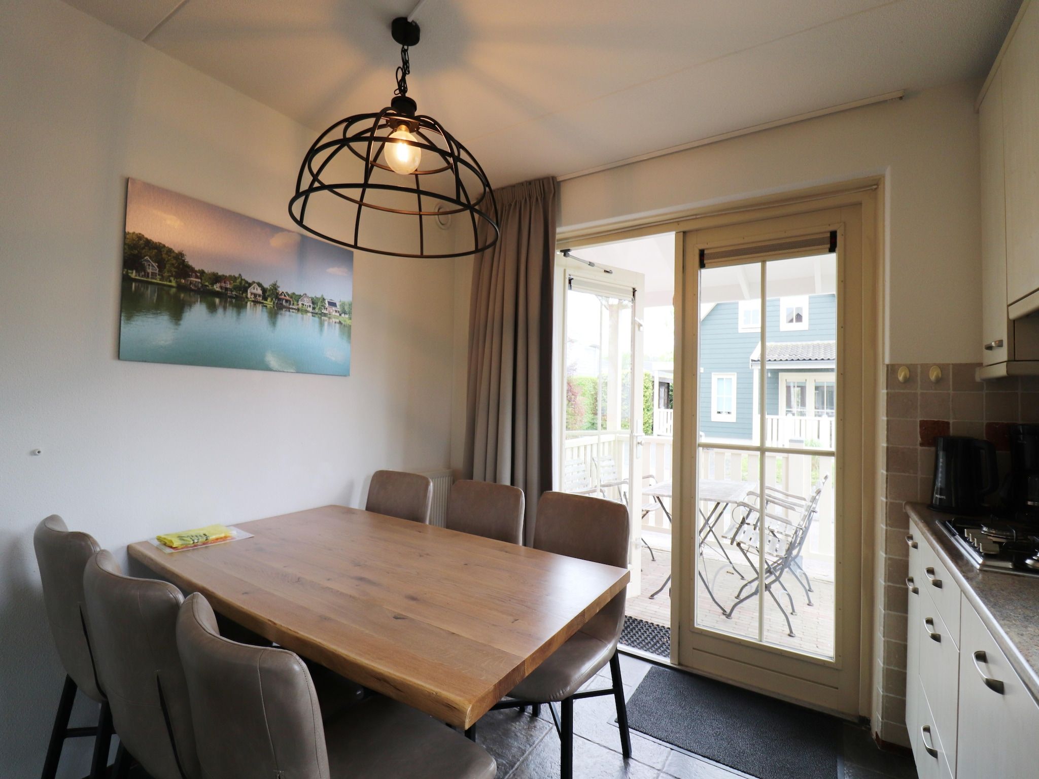 De eetkamer van Villapark Zuytland Buiten 207 in Simonshaven